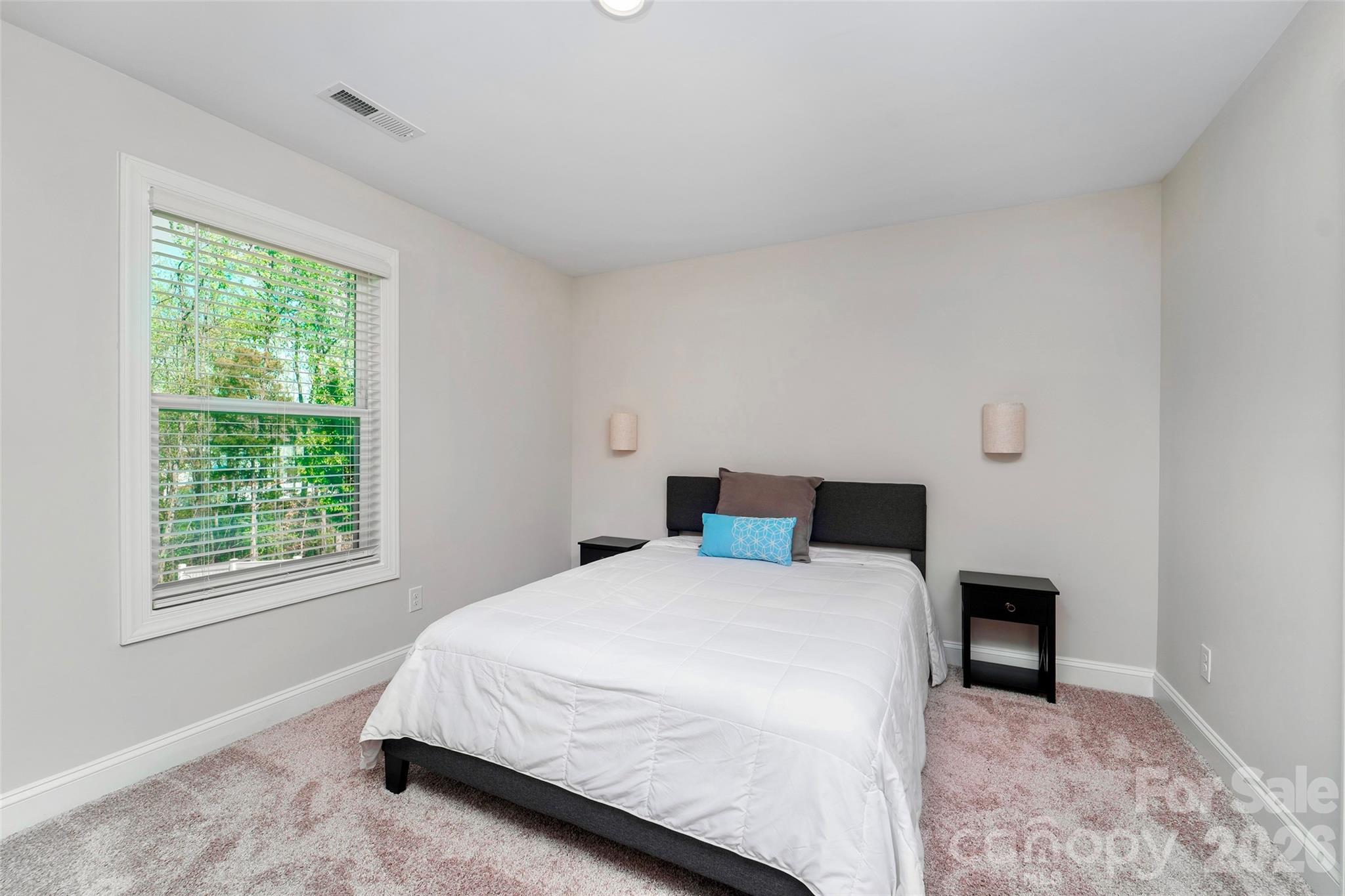 132 Tradesmen Trail — Troutman