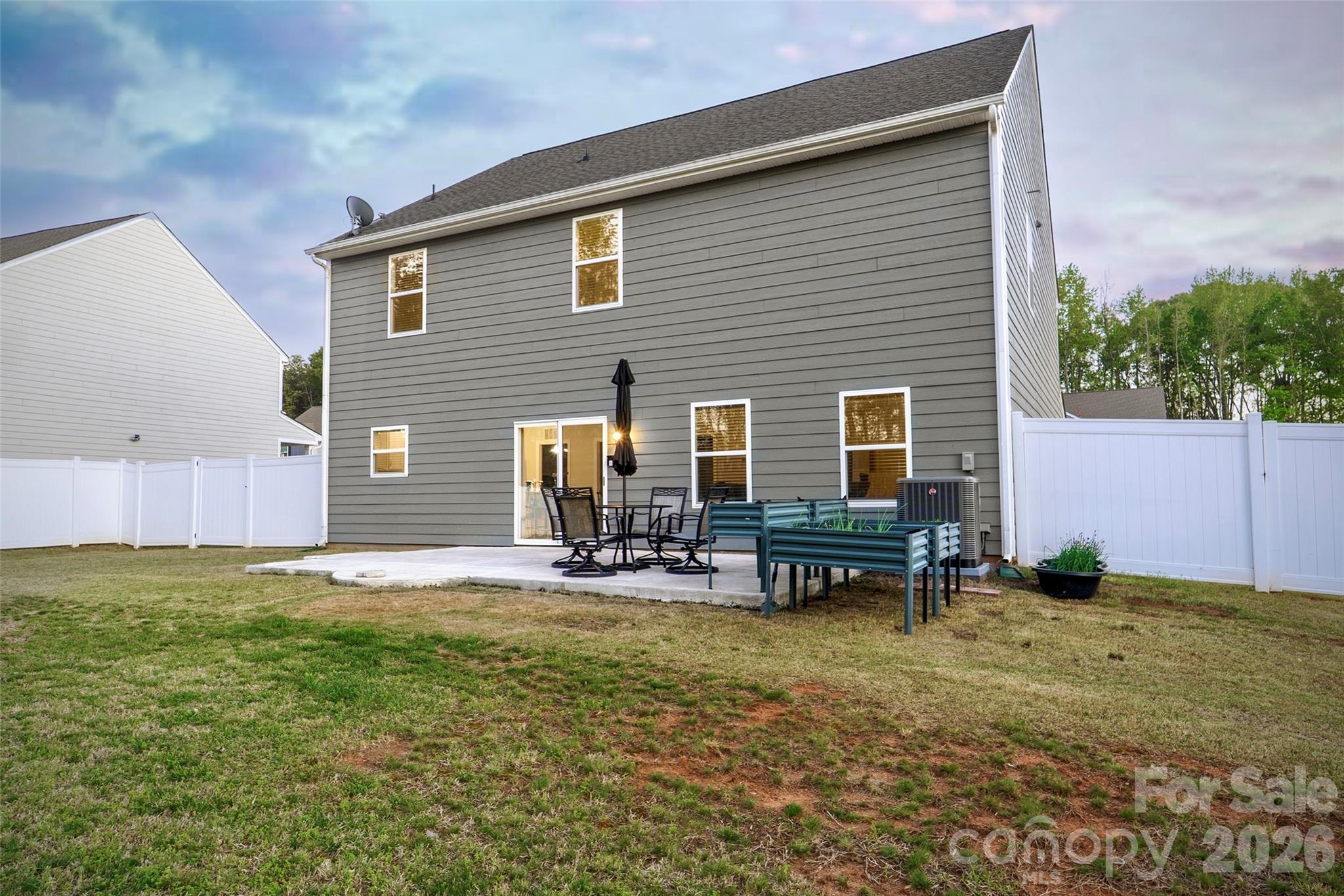 132 Tradesmen Trail — Troutman