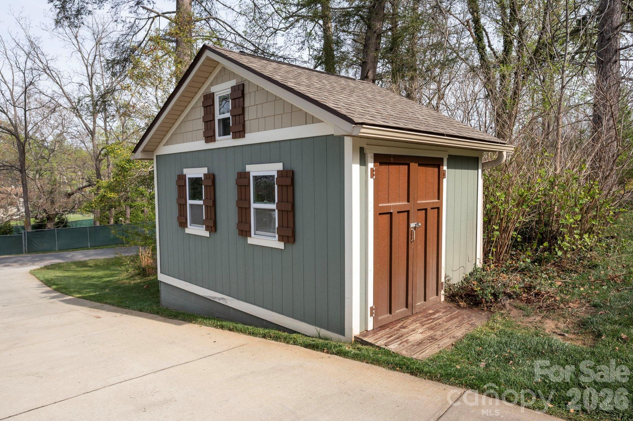 25 W Haven Drive — Arden