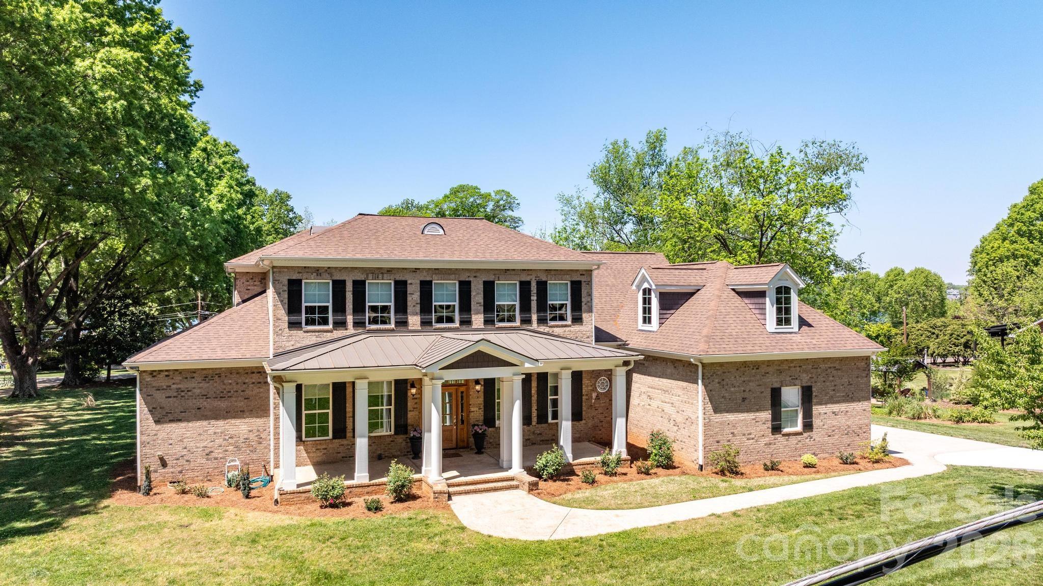 123 Lakefront Drive — Mooresville
