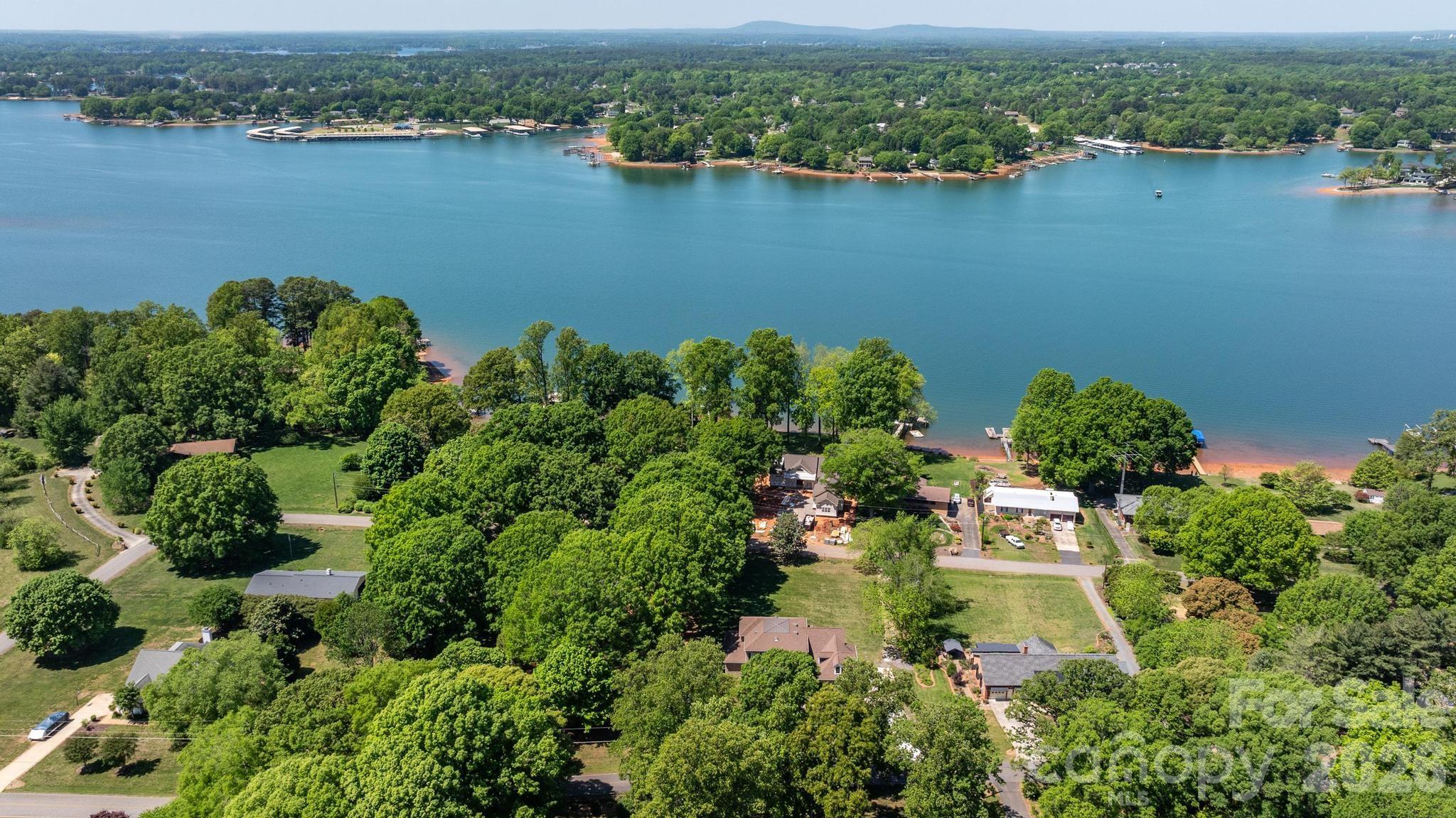 123 Lakefront Drive — Mooresville