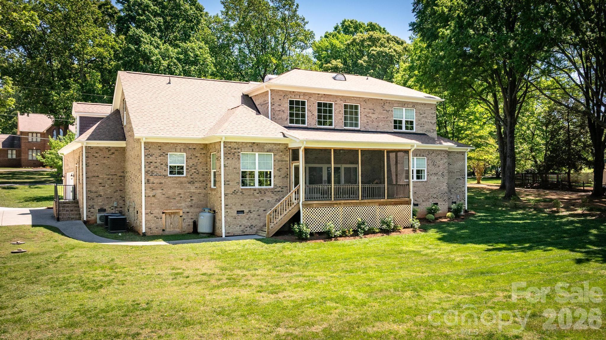 123 Lakefront Drive — Mooresville