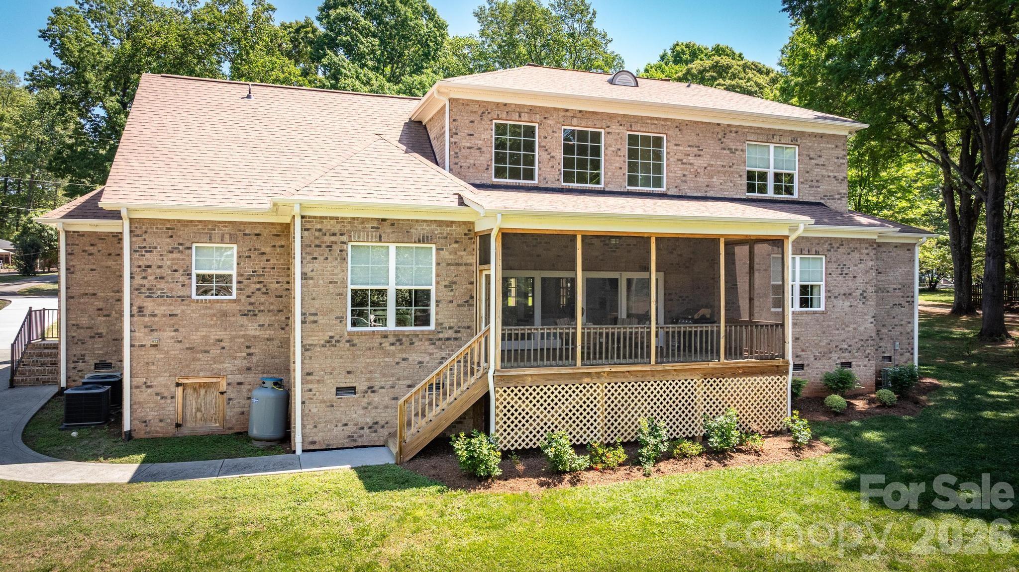 123 Lakefront Drive — Mooresville