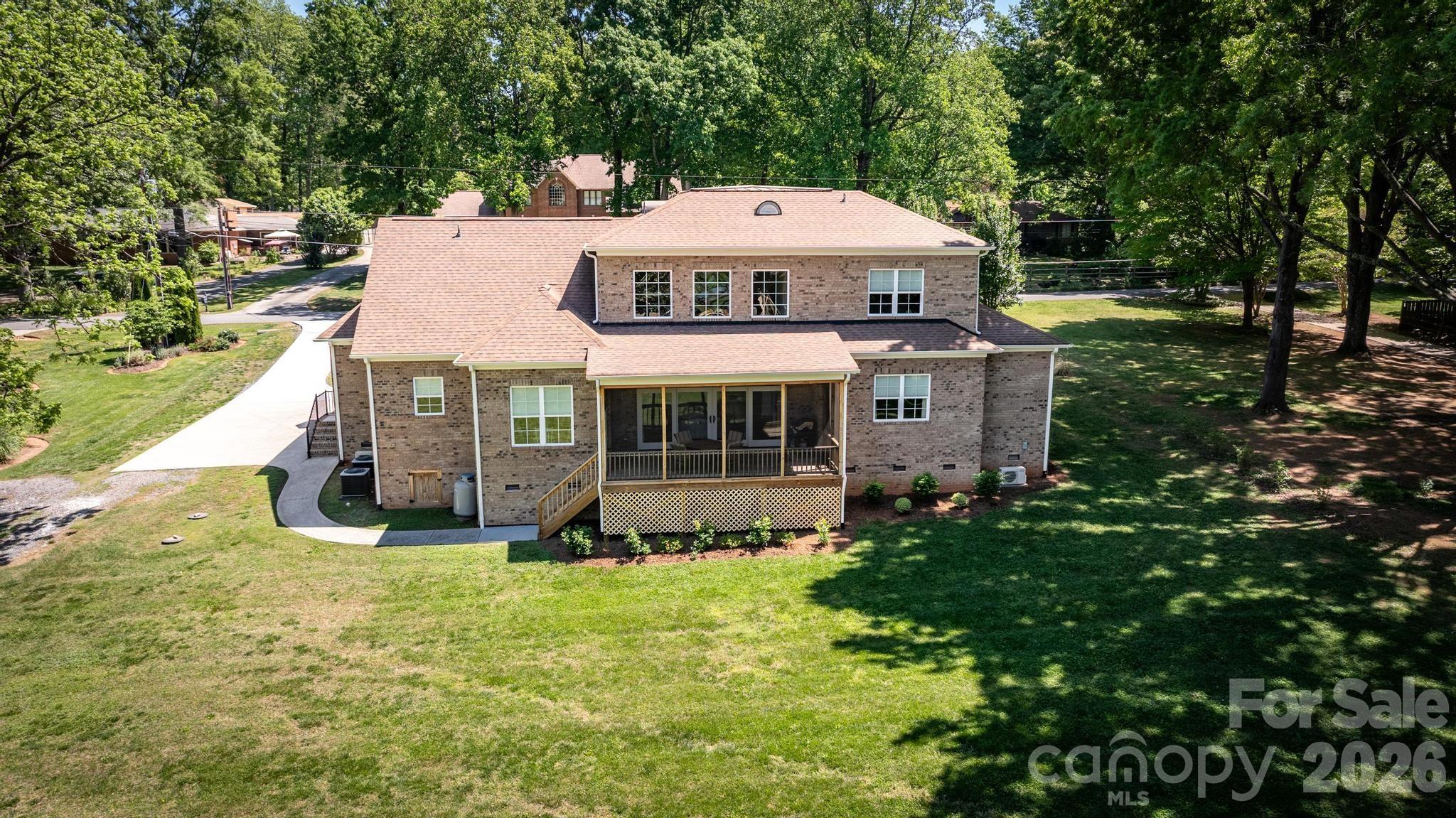 123 Lakefront Drive — Mooresville