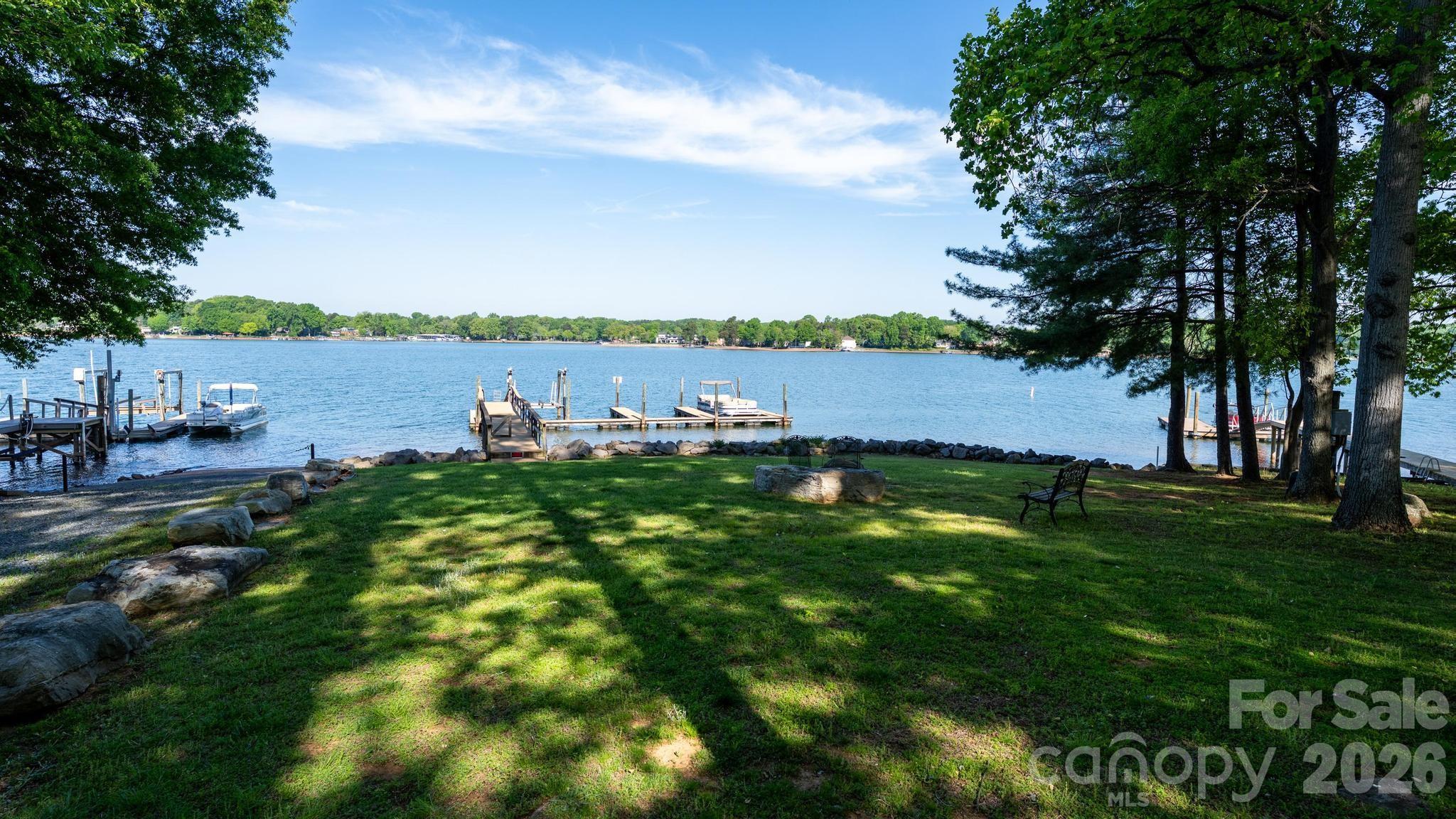 123 Lakefront Drive — Mooresville