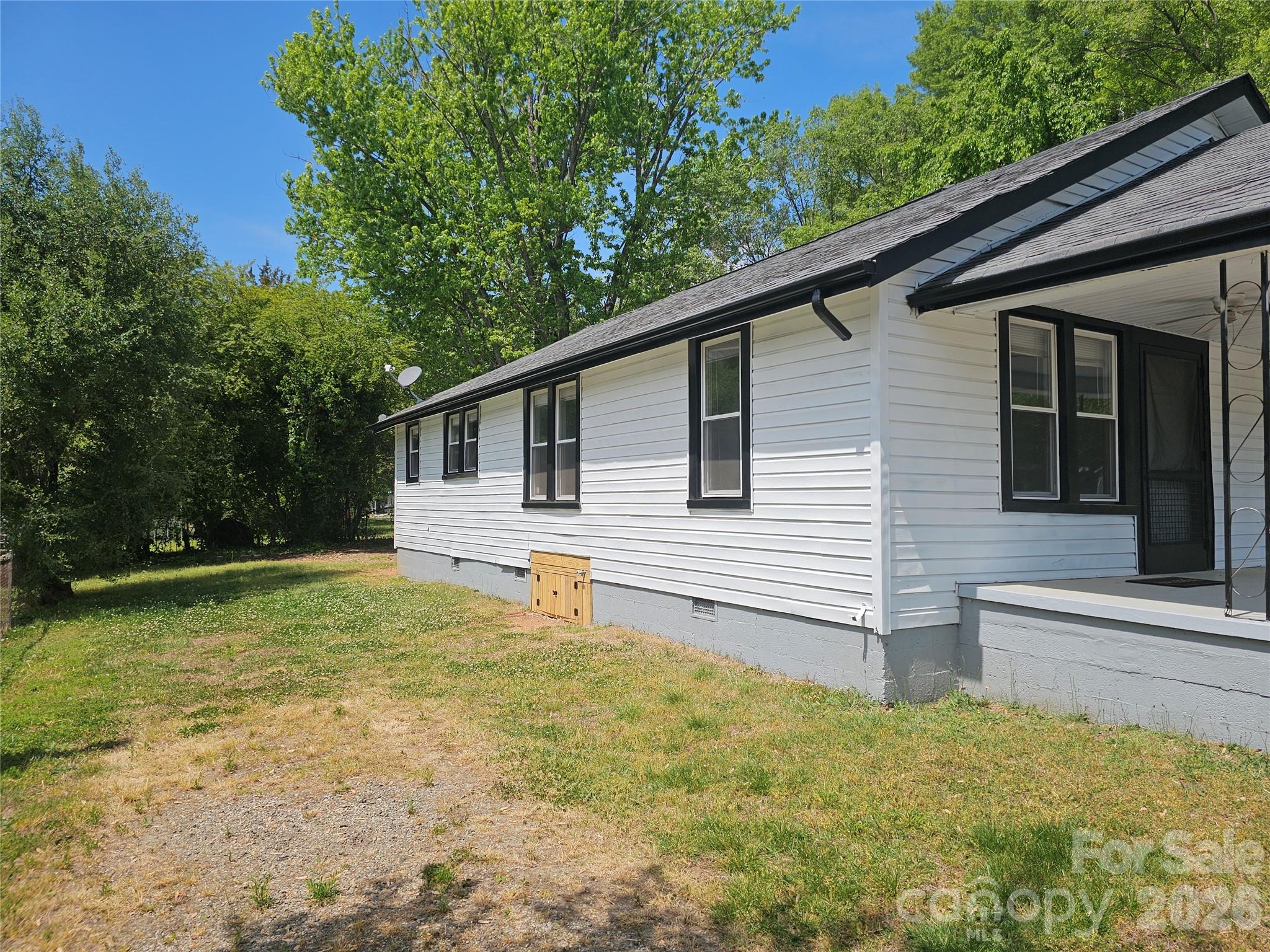 406 26th Street SW — Hickory