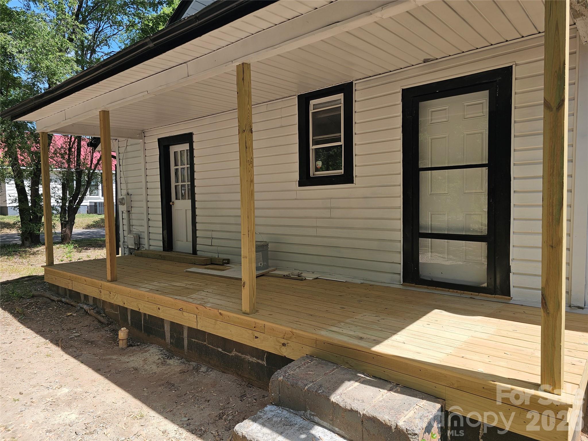 406 26th Street SW — Hickory