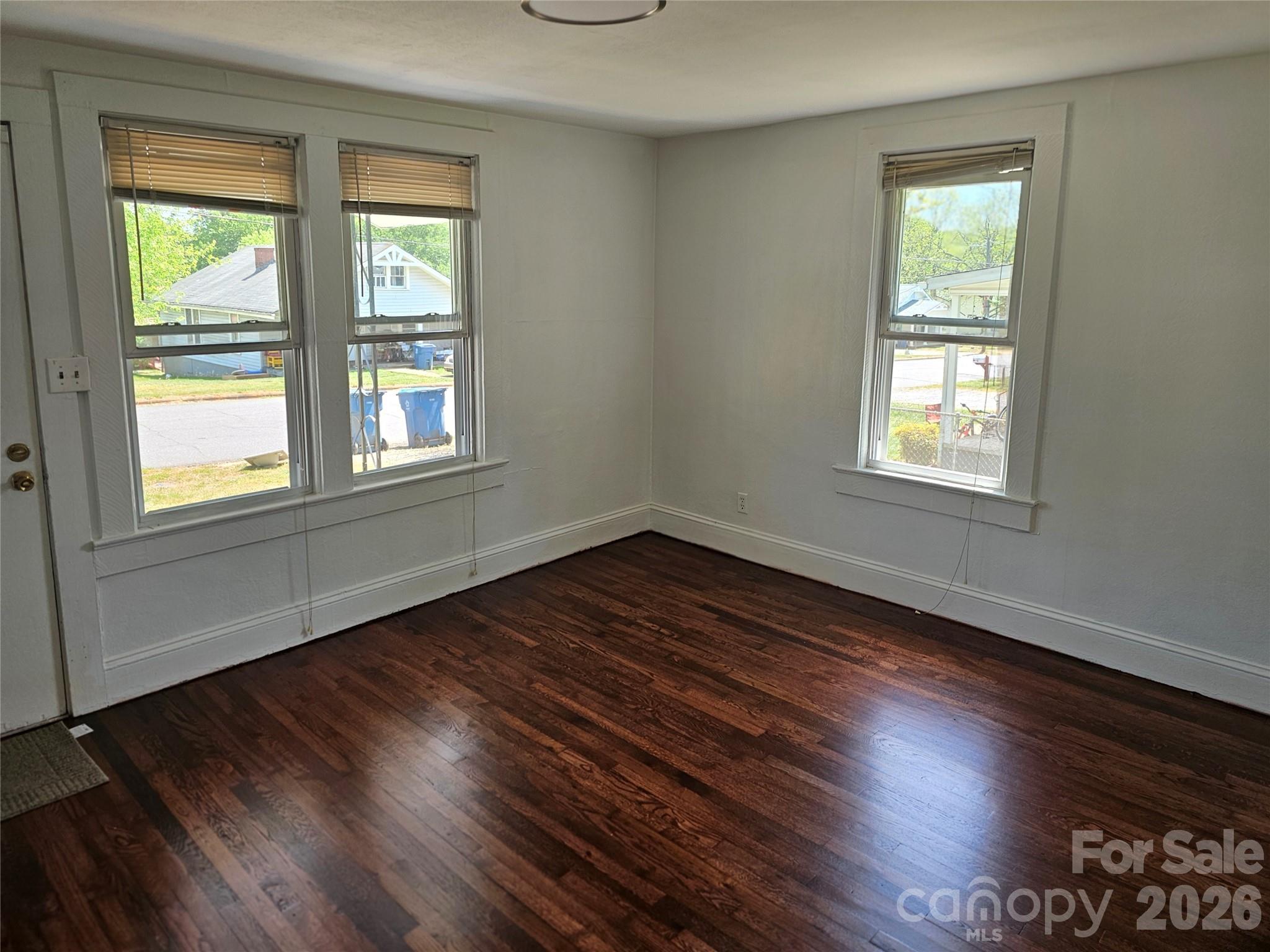 406 26th Street SW — Hickory