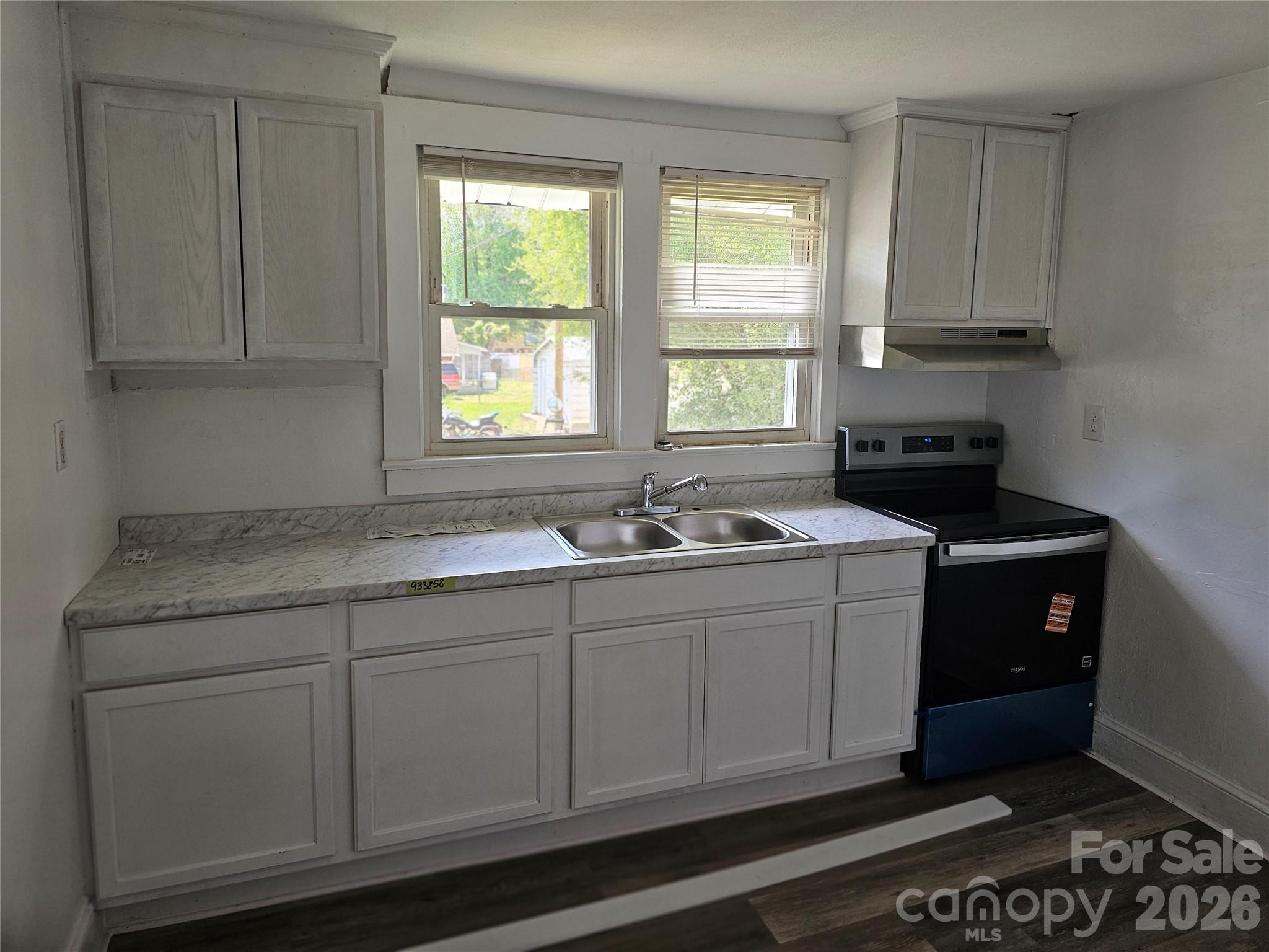 406 26th Street SW — Hickory