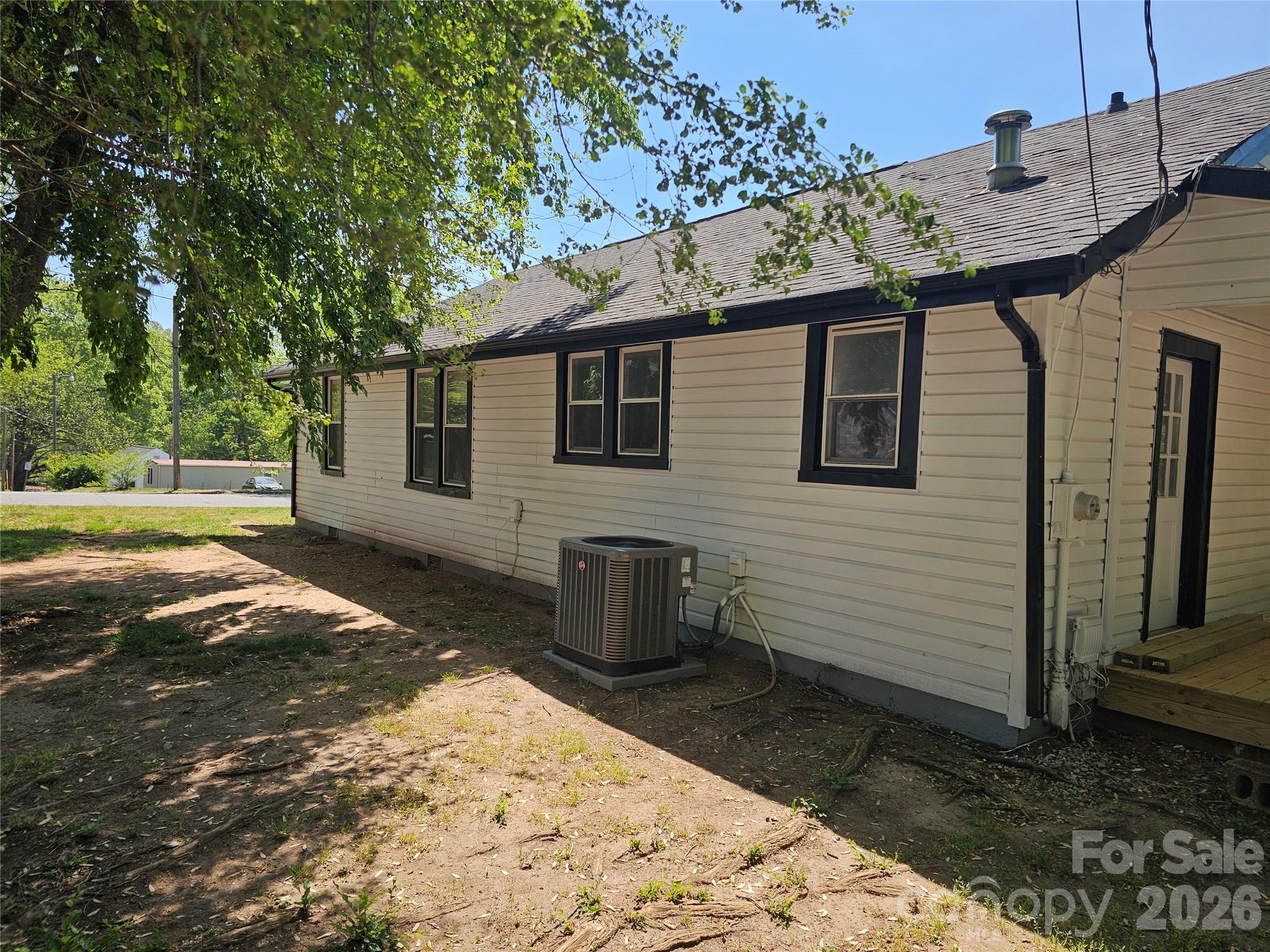 406 26th Street SW — Hickory