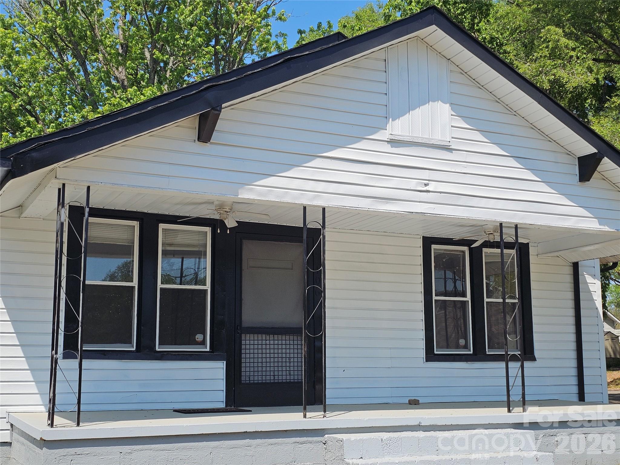 406 26th Street SW — Hickory