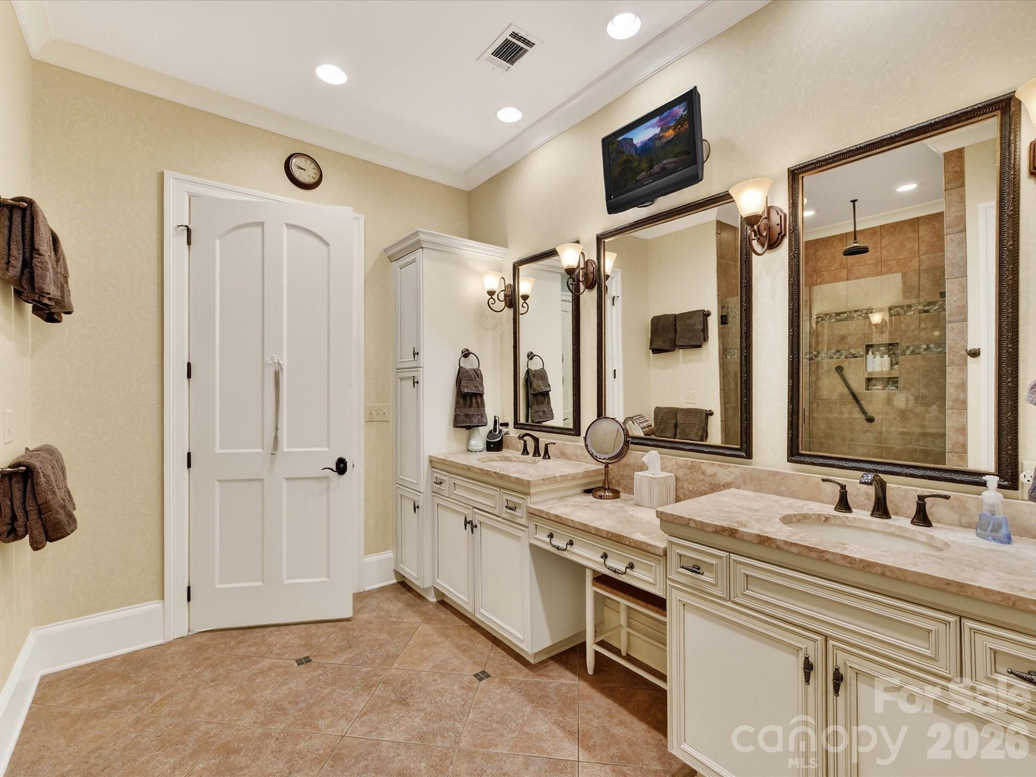 2223 Croydon Road #302 — Charlotte