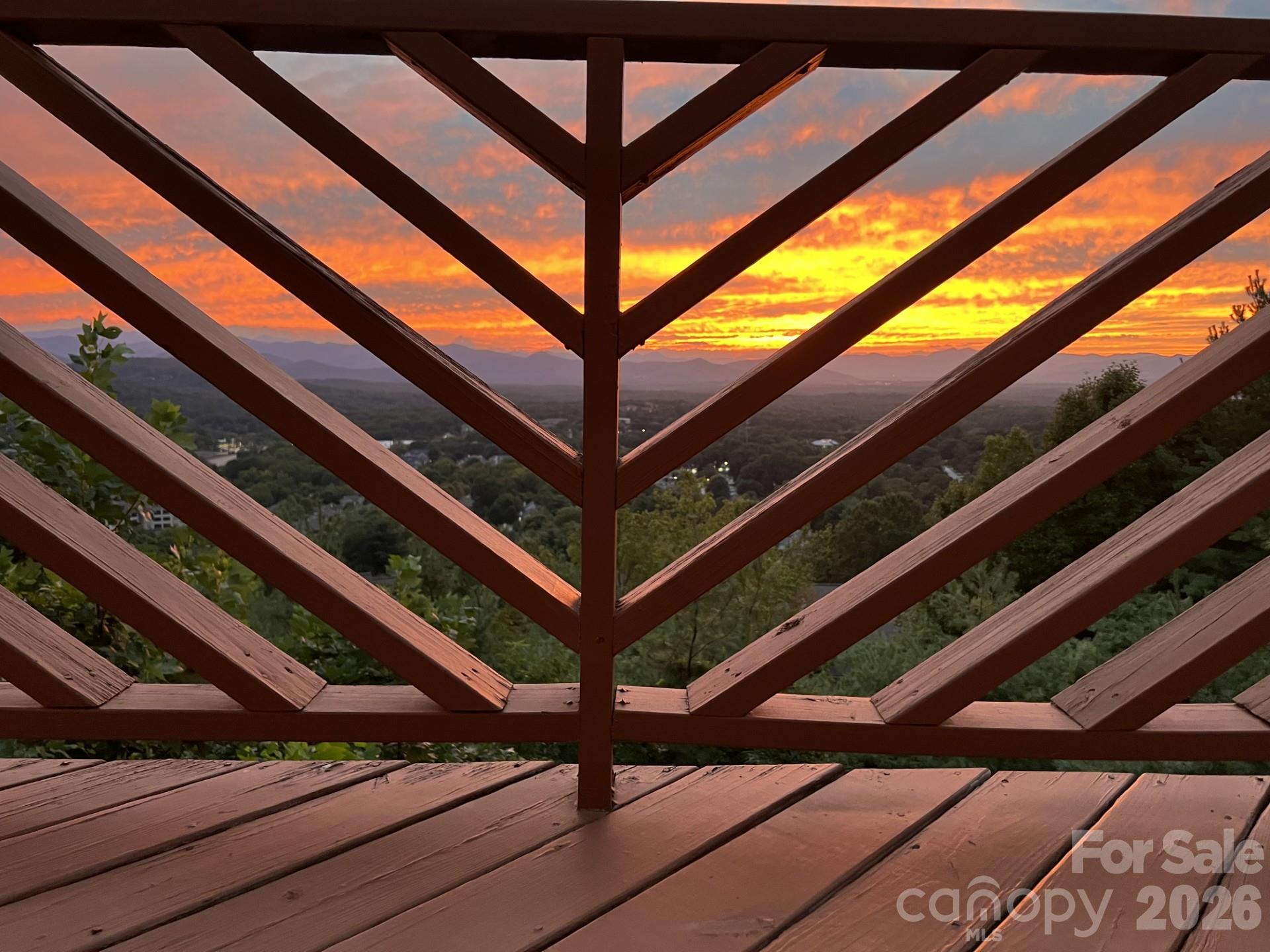 76 Distant View Drive — Asheville