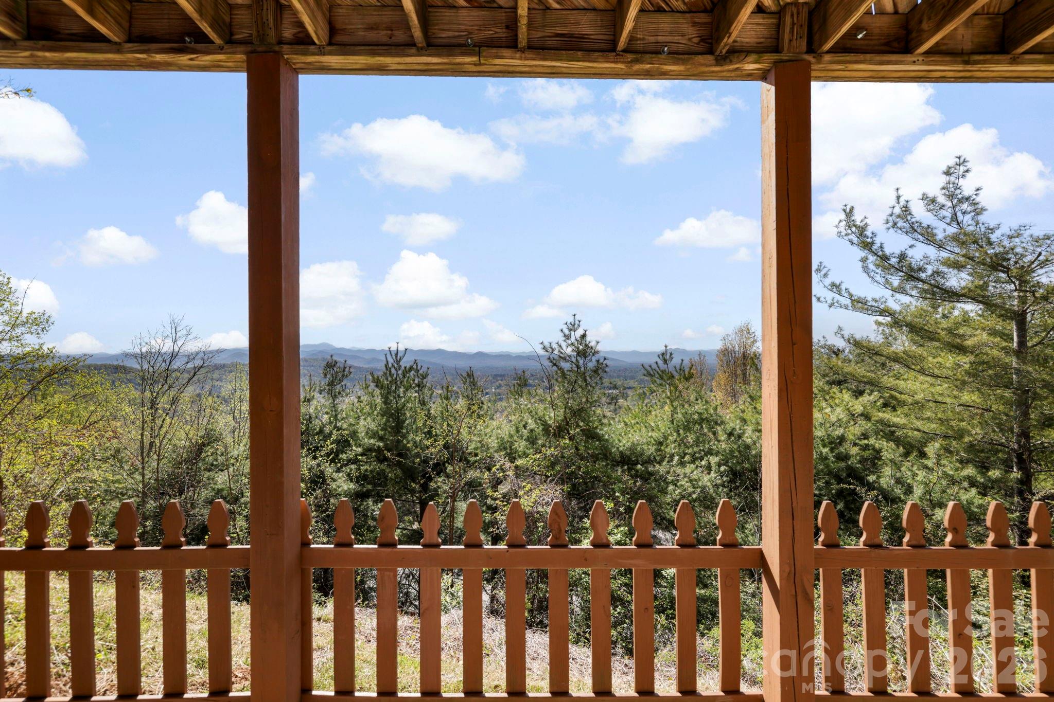 76 Distant View Drive — Asheville