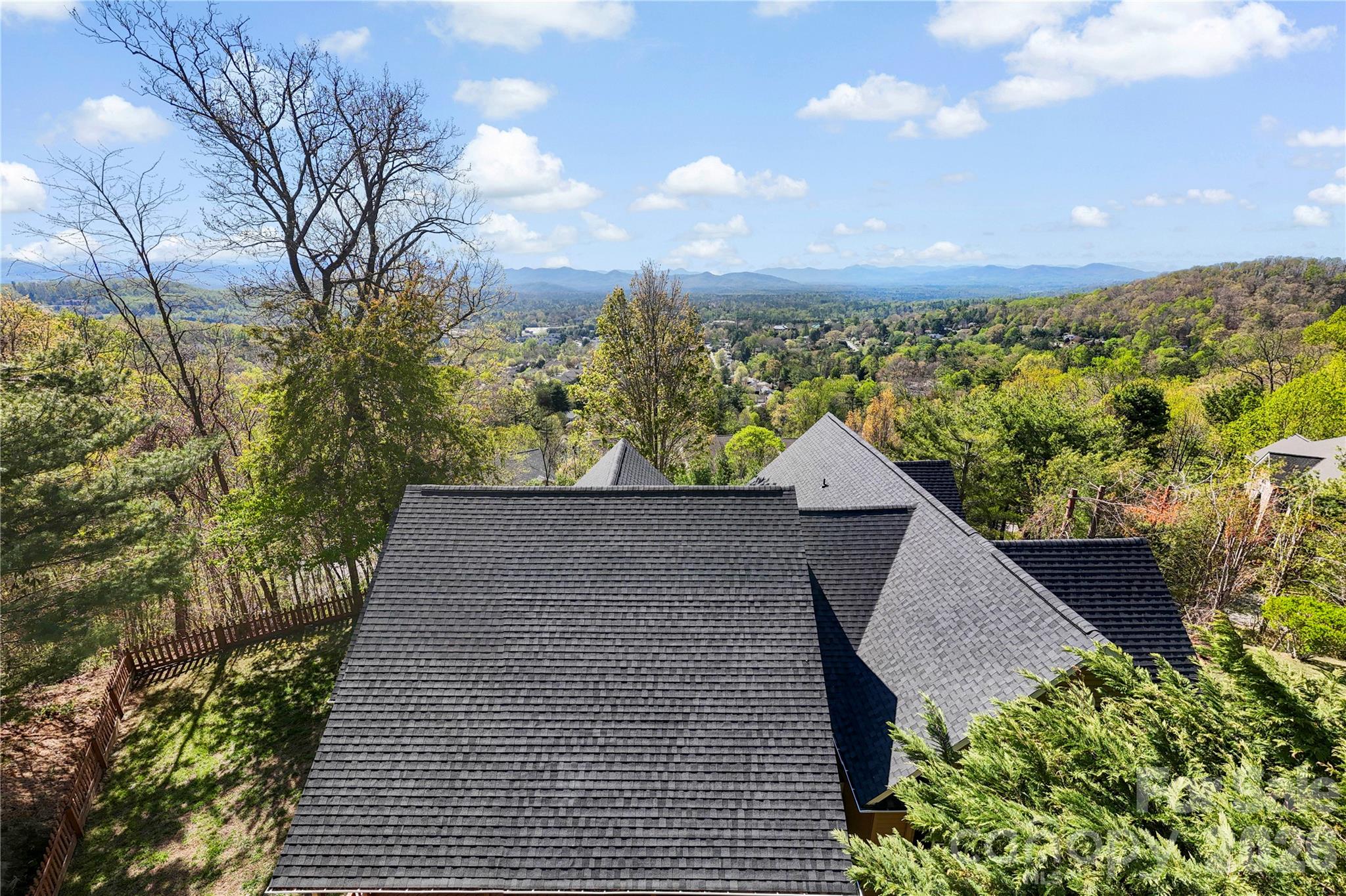 76 Distant View Drive — Asheville