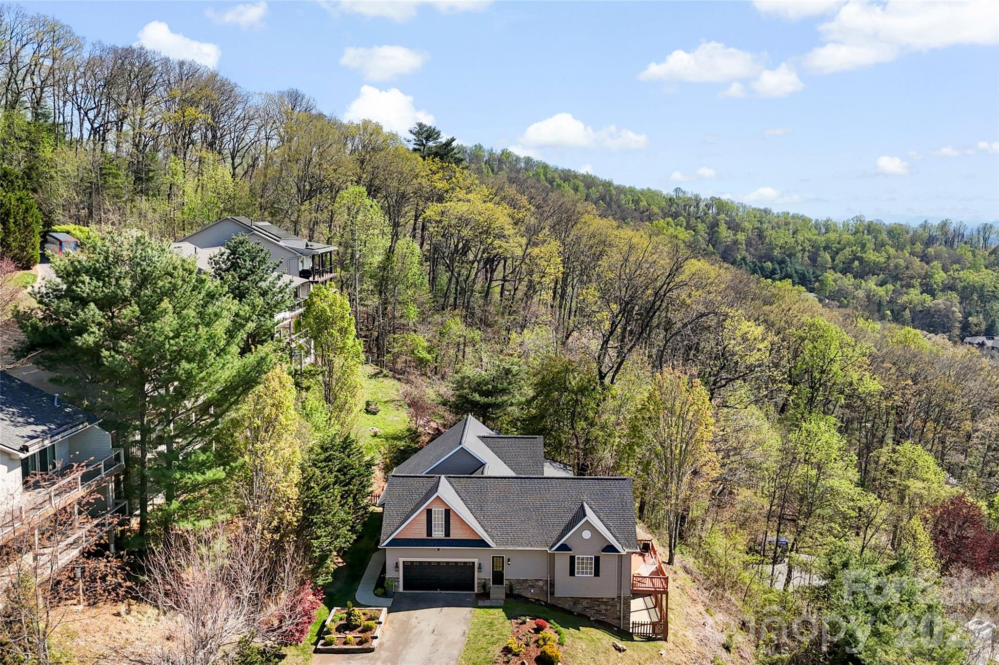 76 Distant View Drive — Asheville
