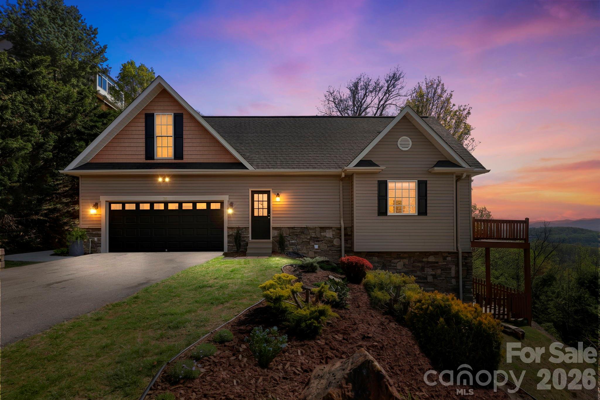 76 Distant View Drive — Asheville