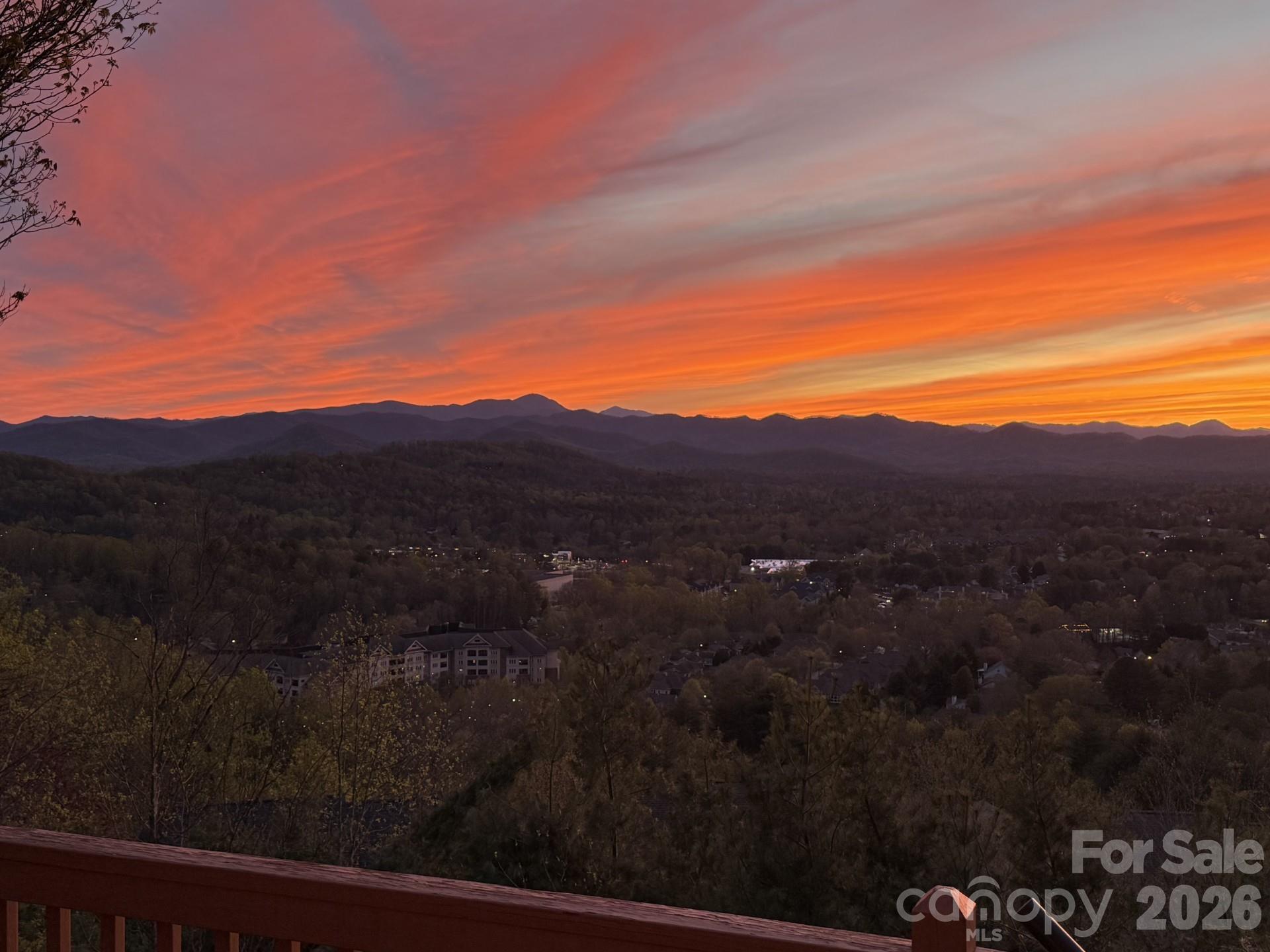 76 Distant View Drive — Asheville