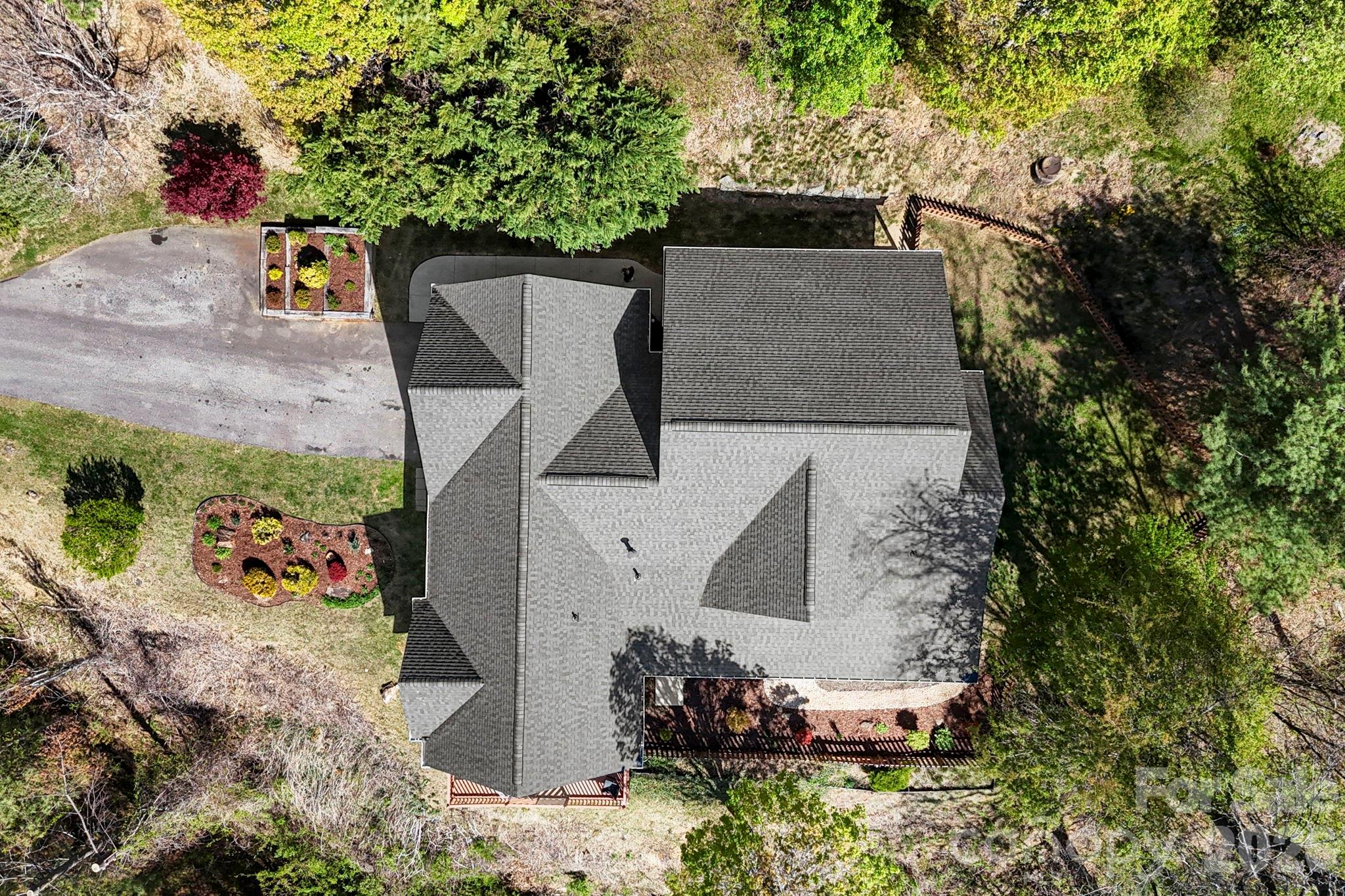 76 Distant View Drive — Asheville