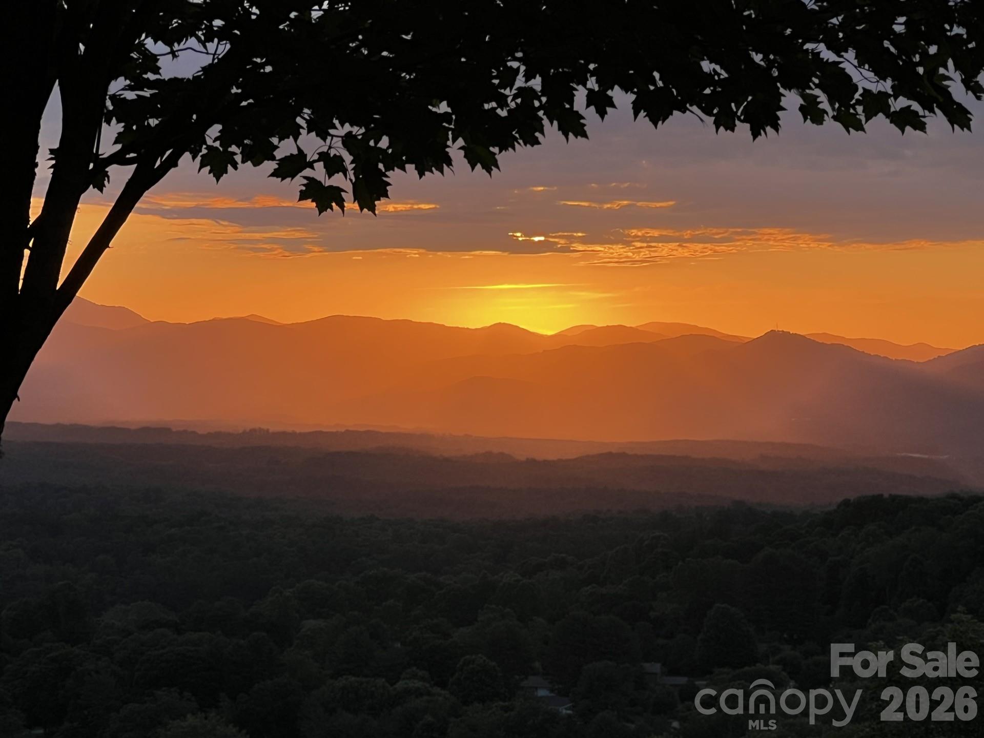 76 Distant View Drive — Asheville