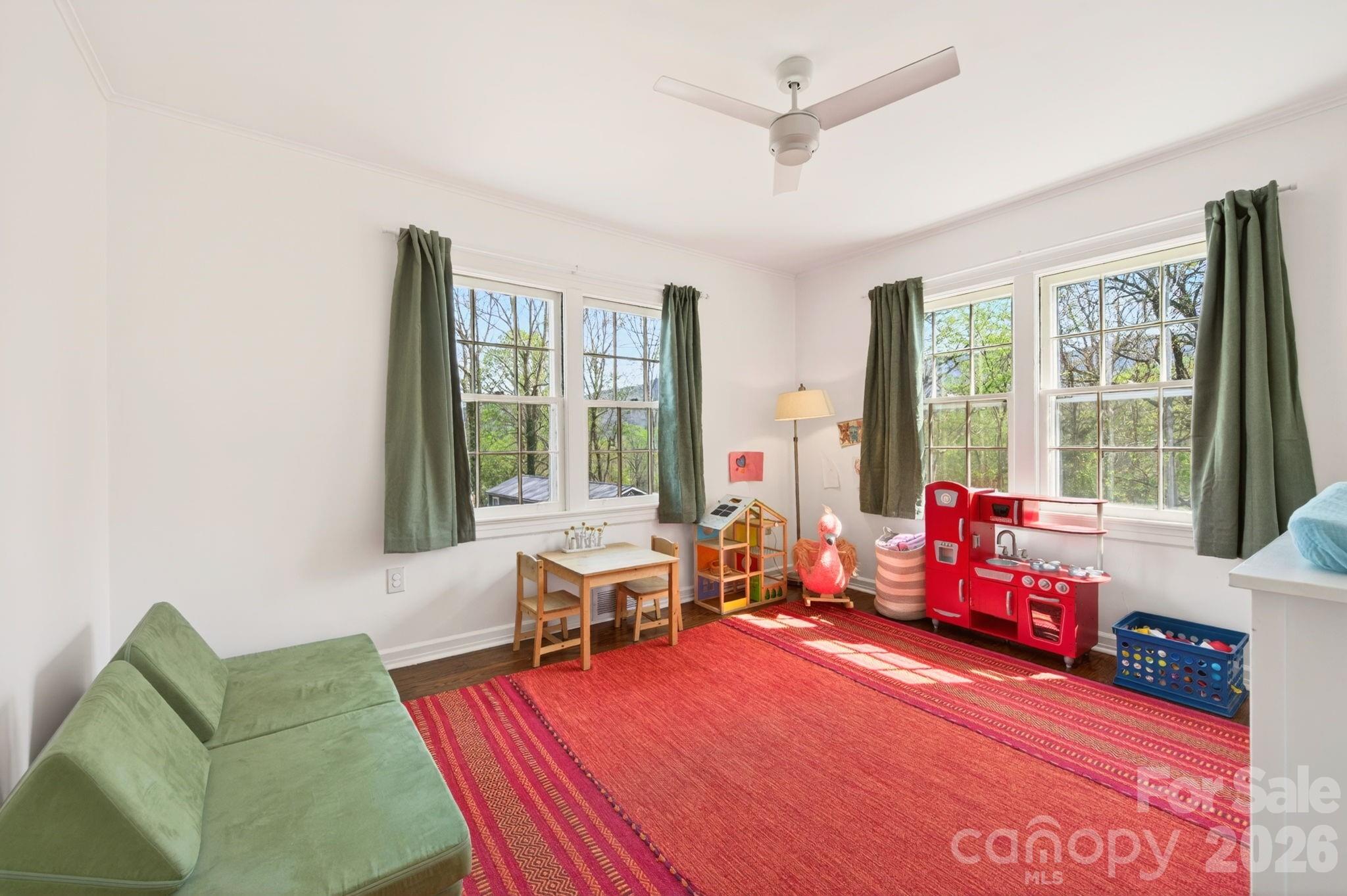 318 Stonewall Avenue — Swannanoa