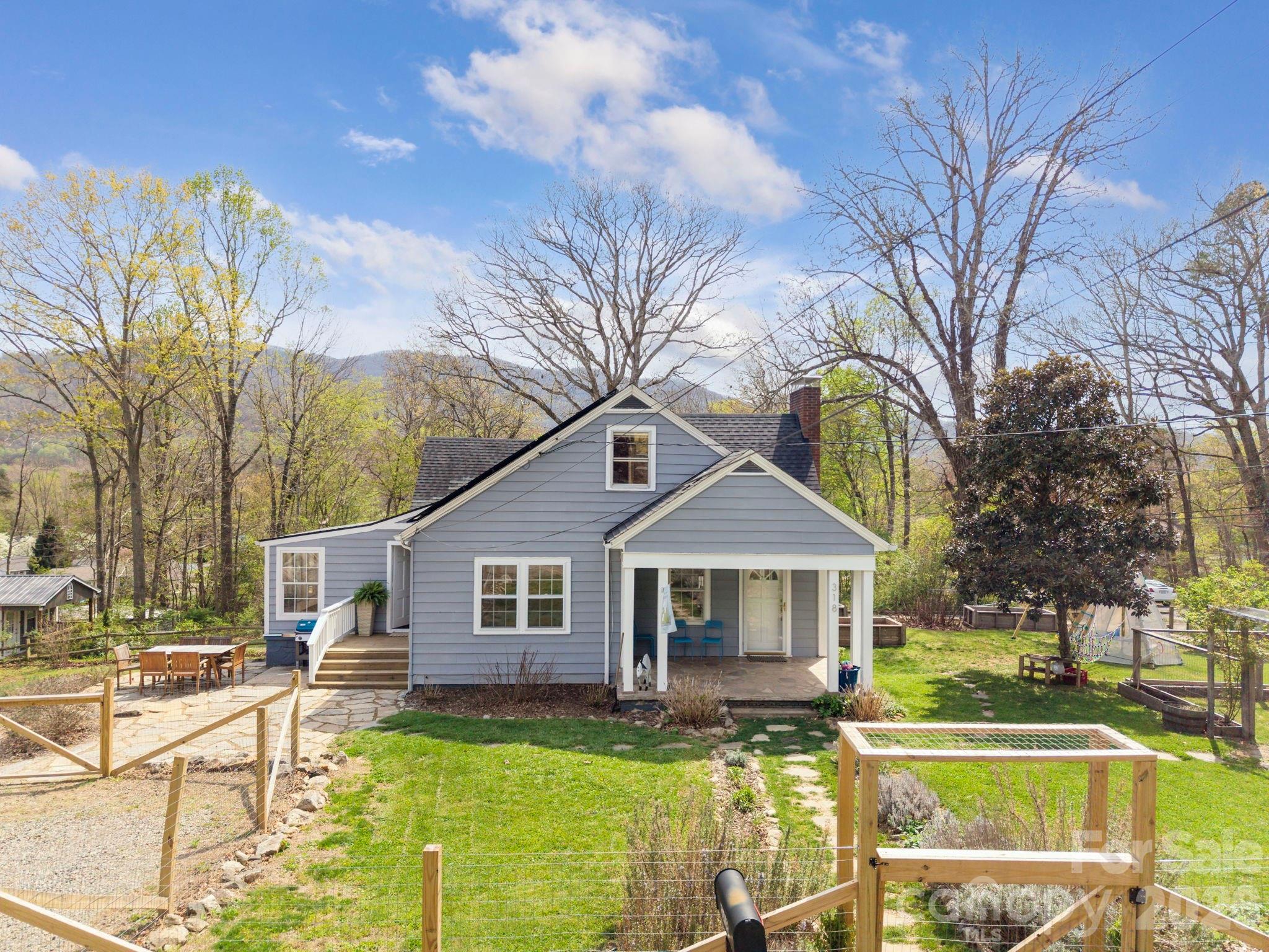 318 Stonewall Avenue — Swannanoa