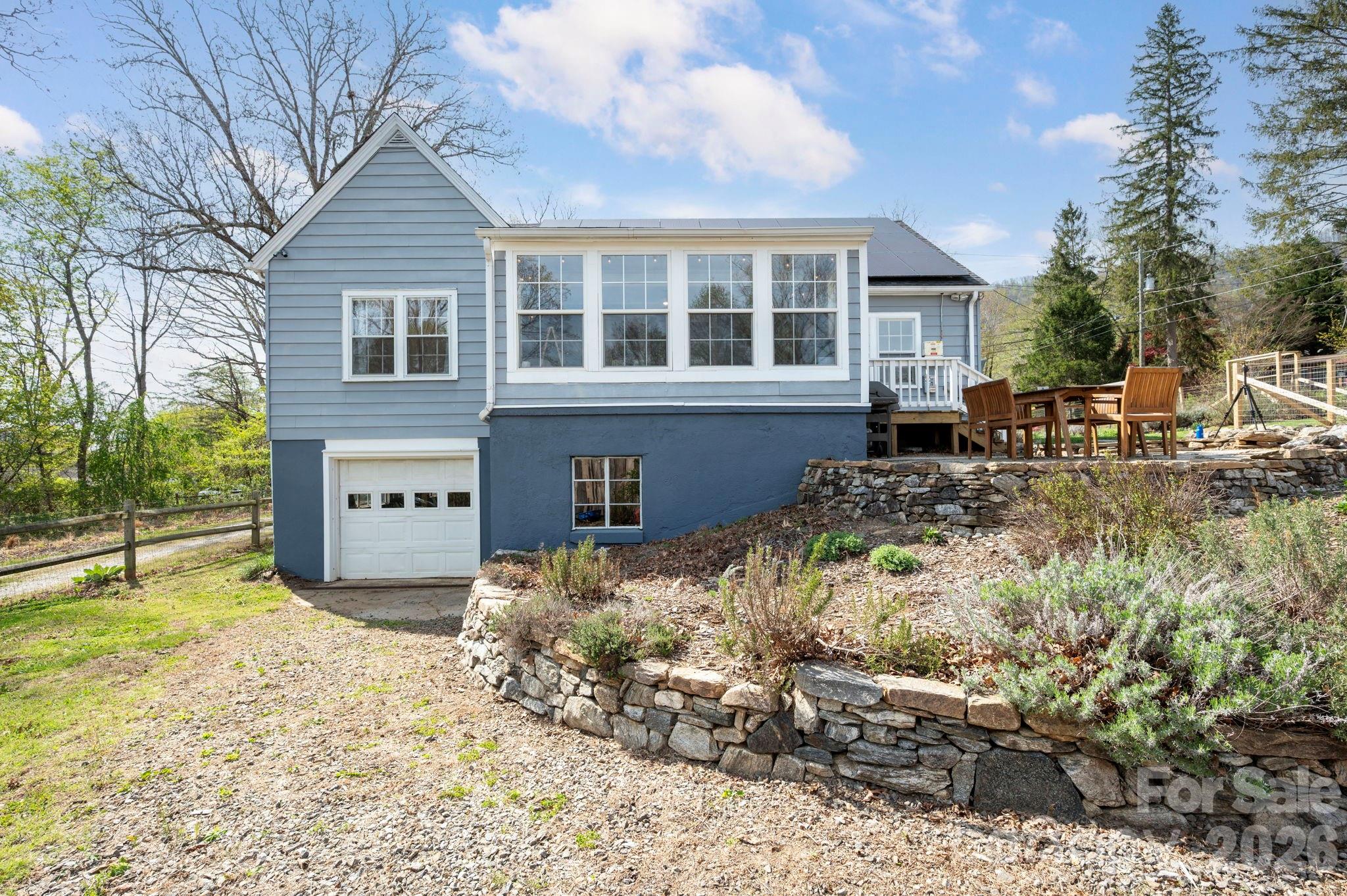 318 Stonewall Avenue — Swannanoa
