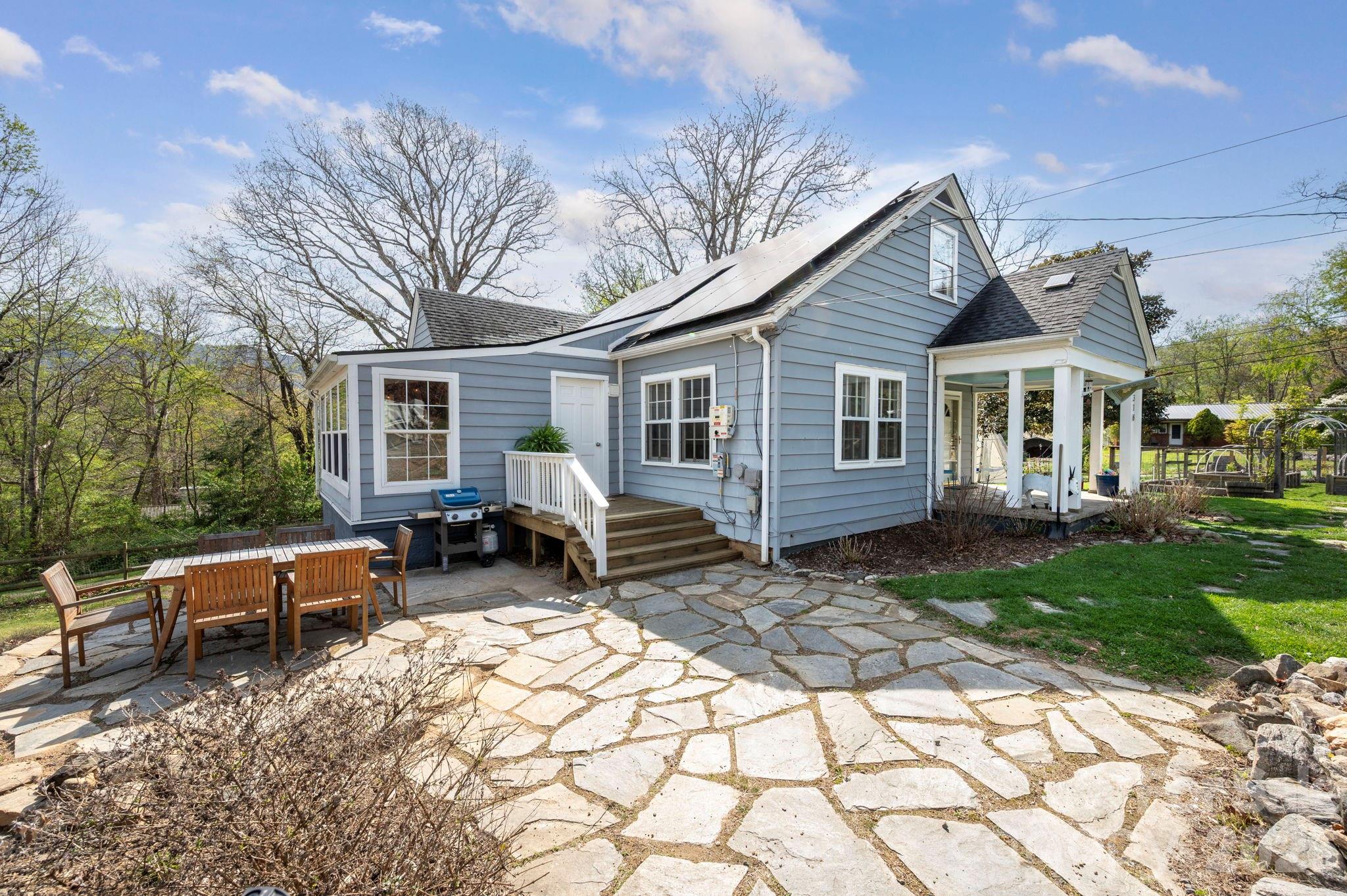 318 Stonewall Avenue — Swannanoa
