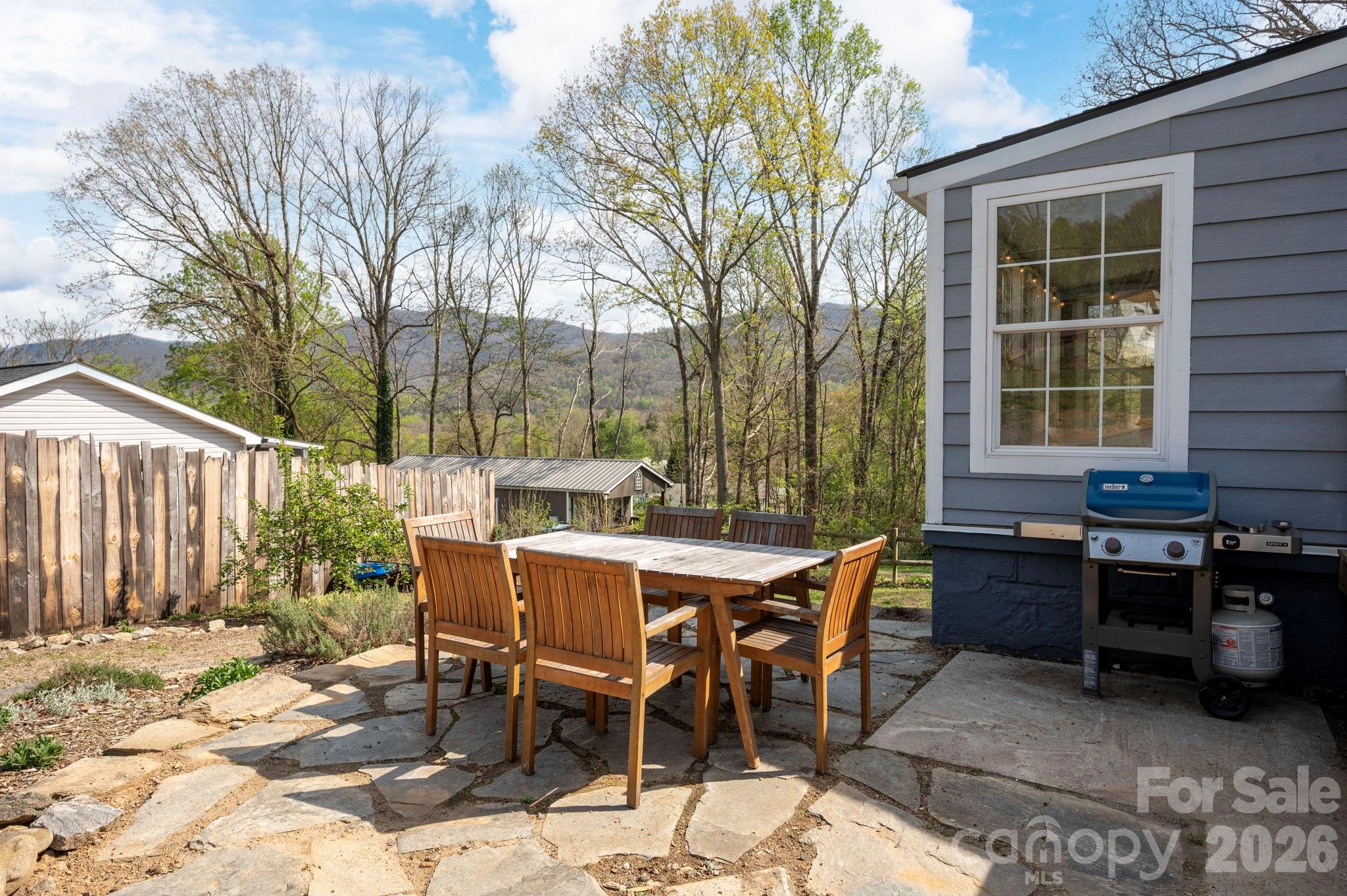 318 Stonewall Avenue — Swannanoa