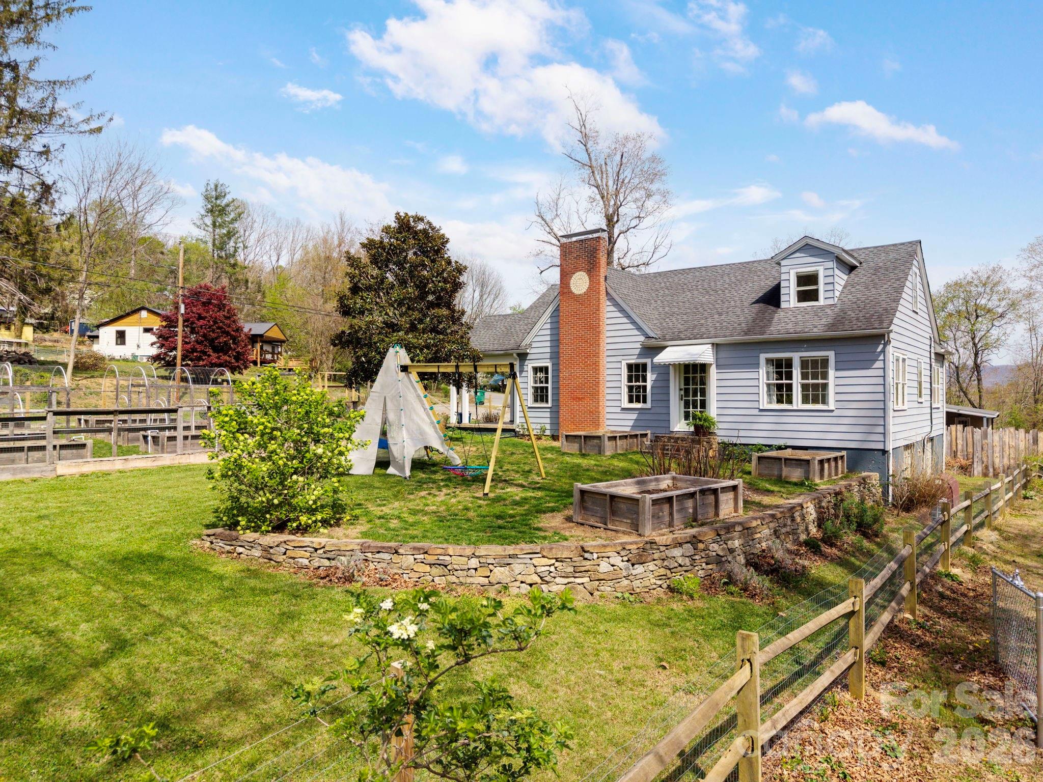 318 Stonewall Avenue — Swannanoa