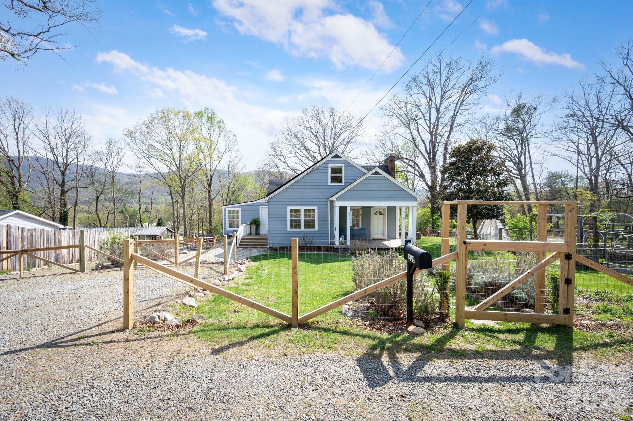 318 Stonewall Avenue — Swannanoa