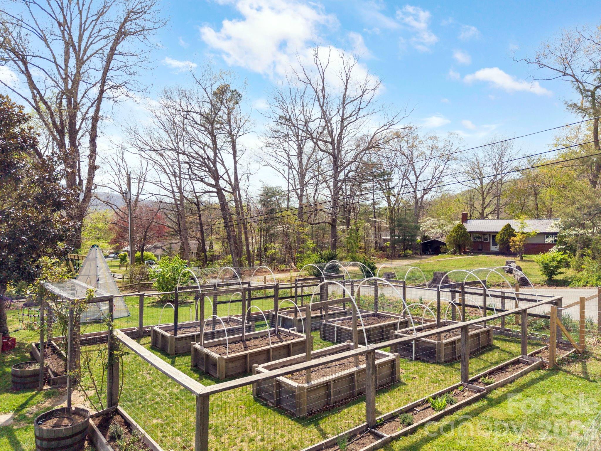 318 Stonewall Avenue — Swannanoa