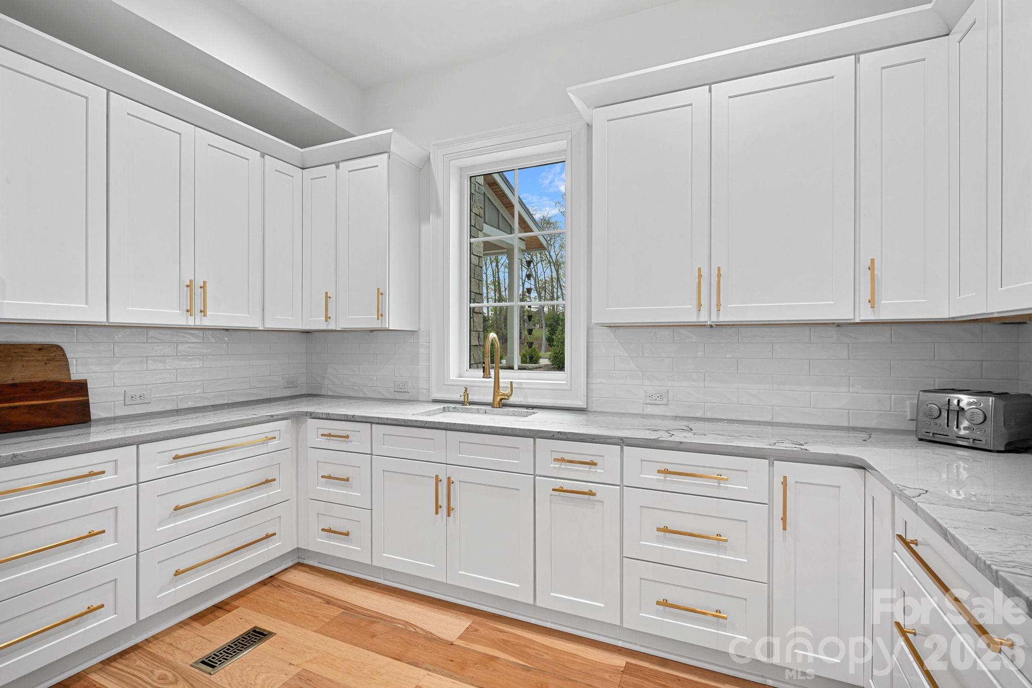 5907 Kiowa Road — Clover