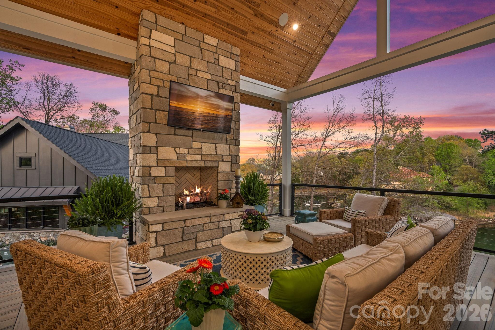5907 Kiowa Road — Clover