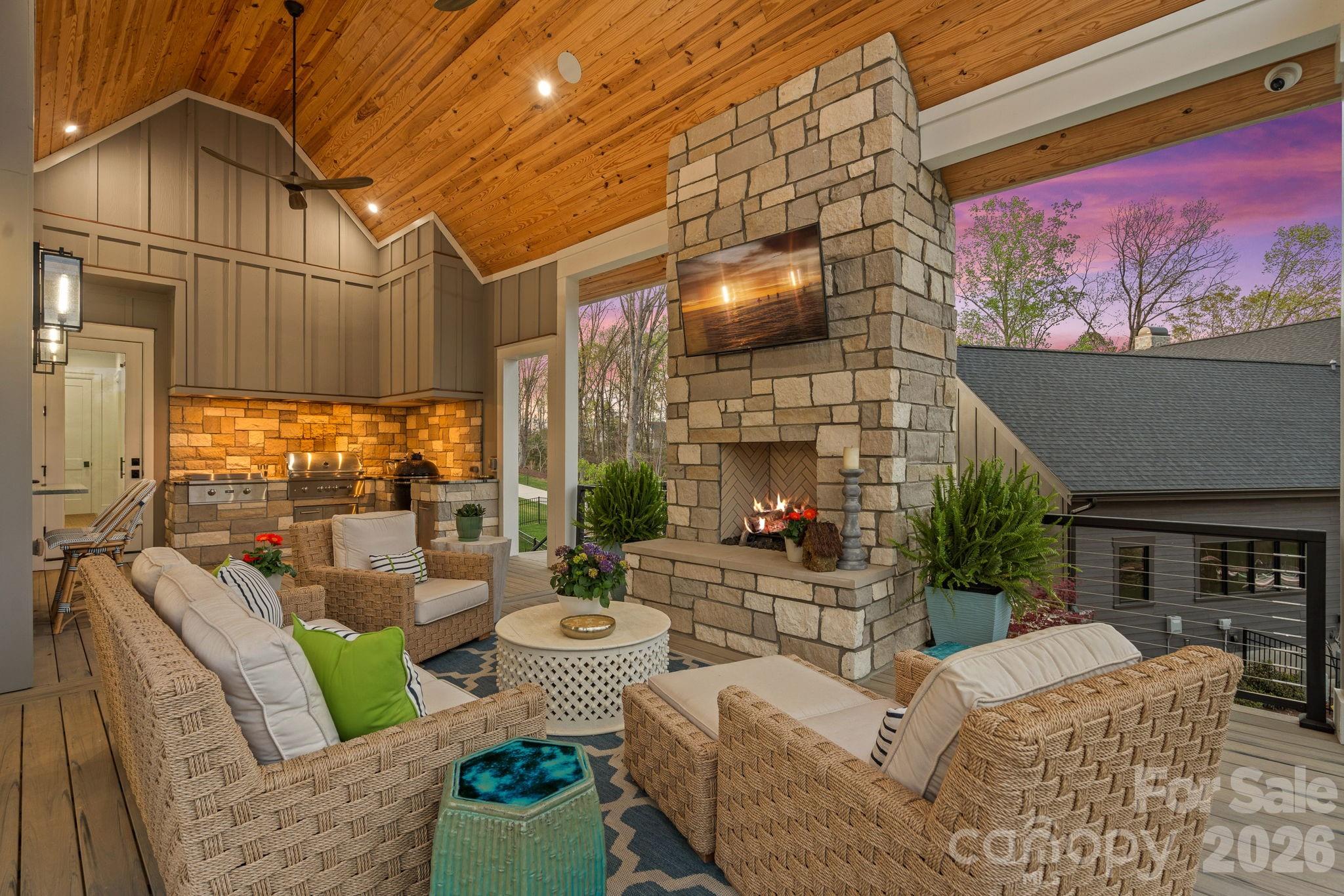 5907 Kiowa Road — Clover