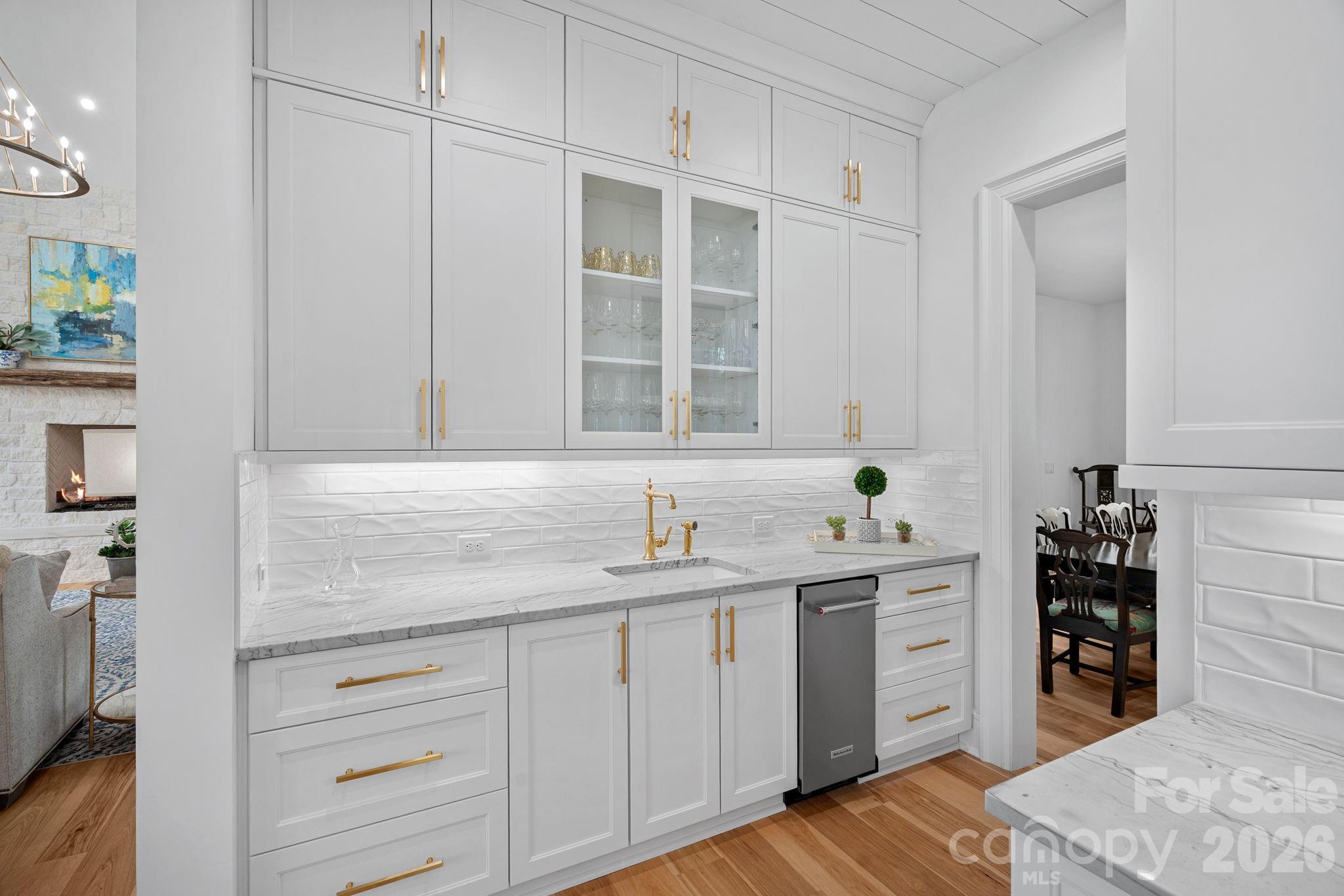 5907 Kiowa Road — Clover