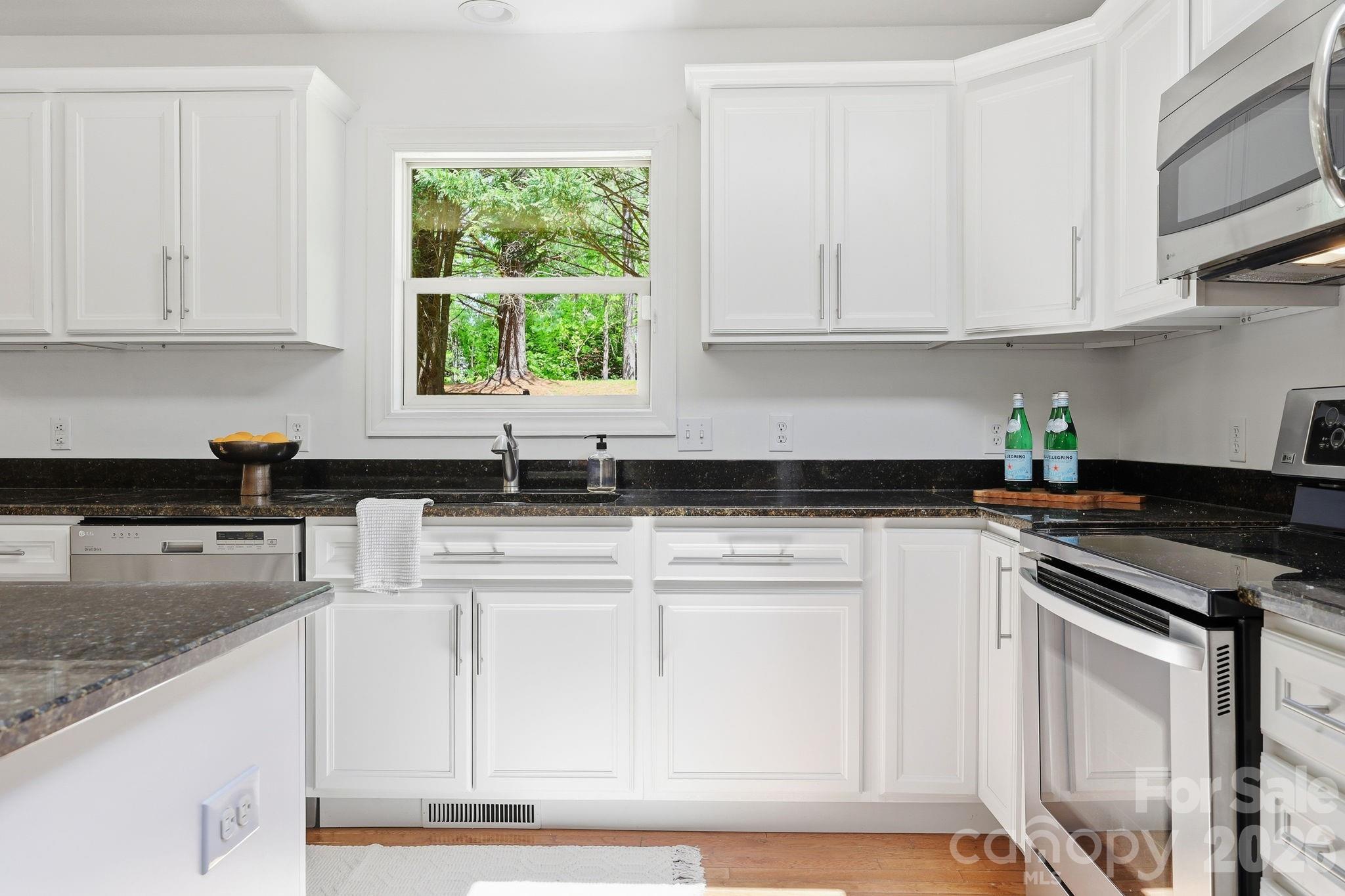306 Woodview Court — Fletcher