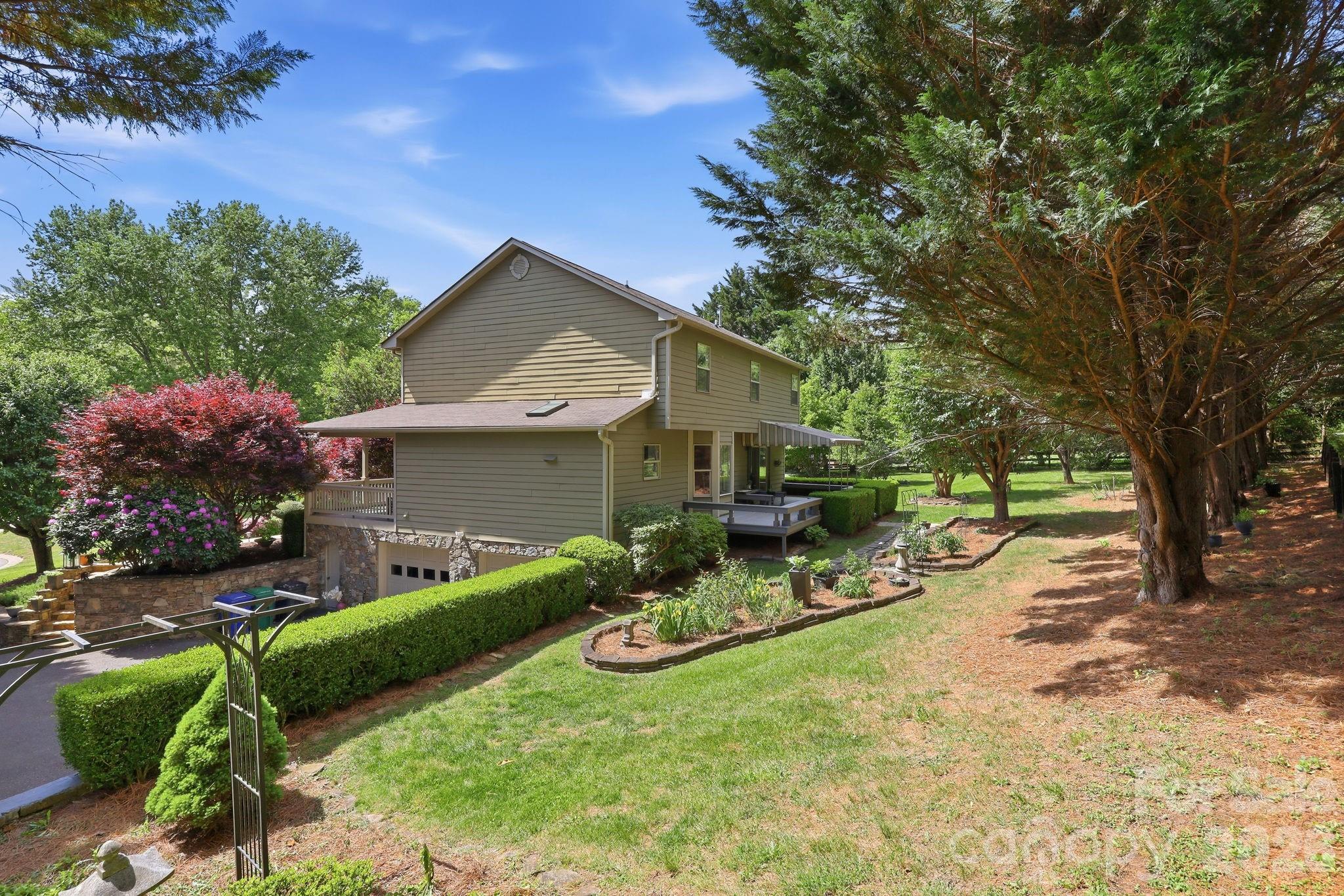 306 Woodview Court — Fletcher