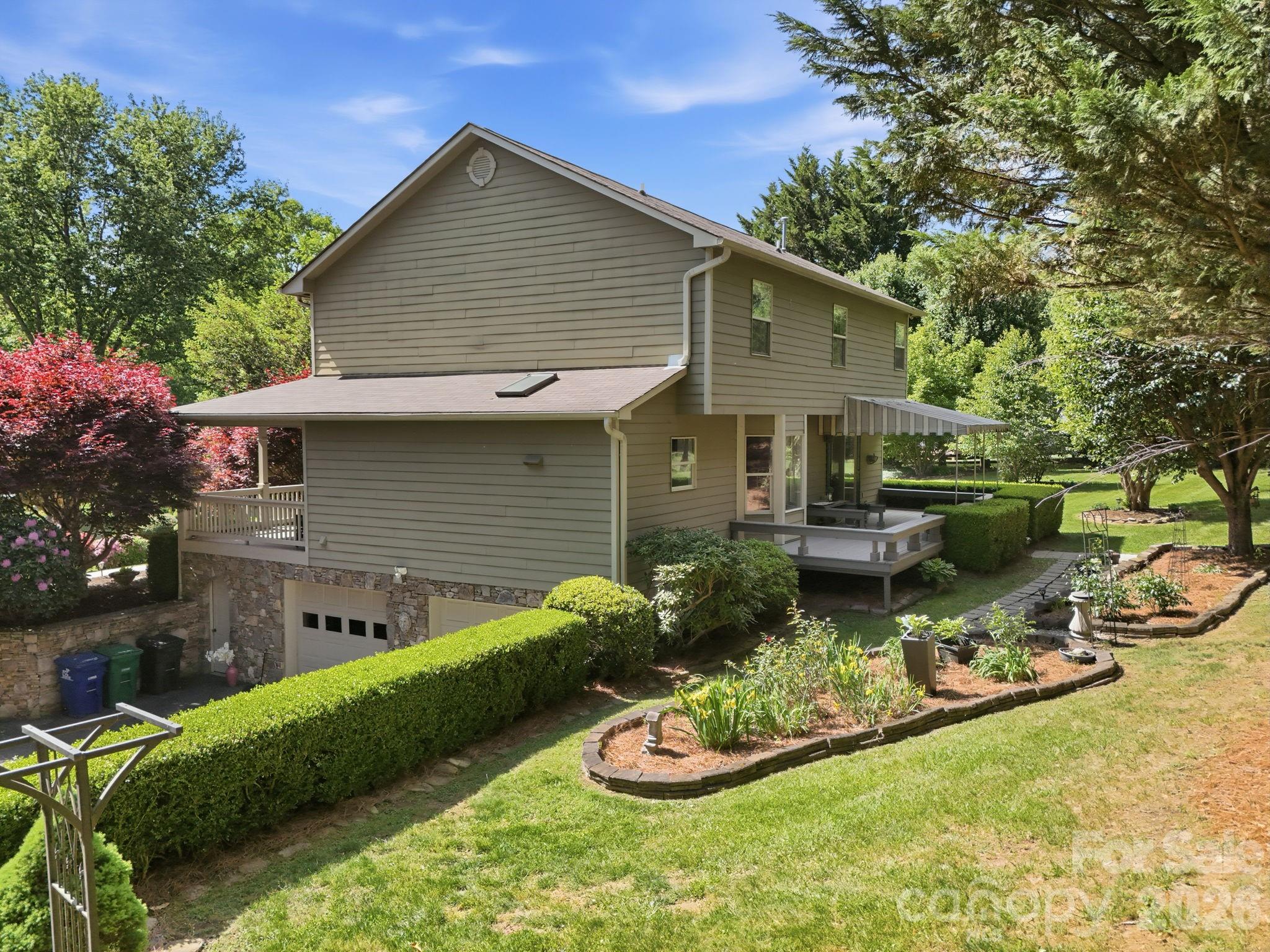 306 Woodview Court — Fletcher