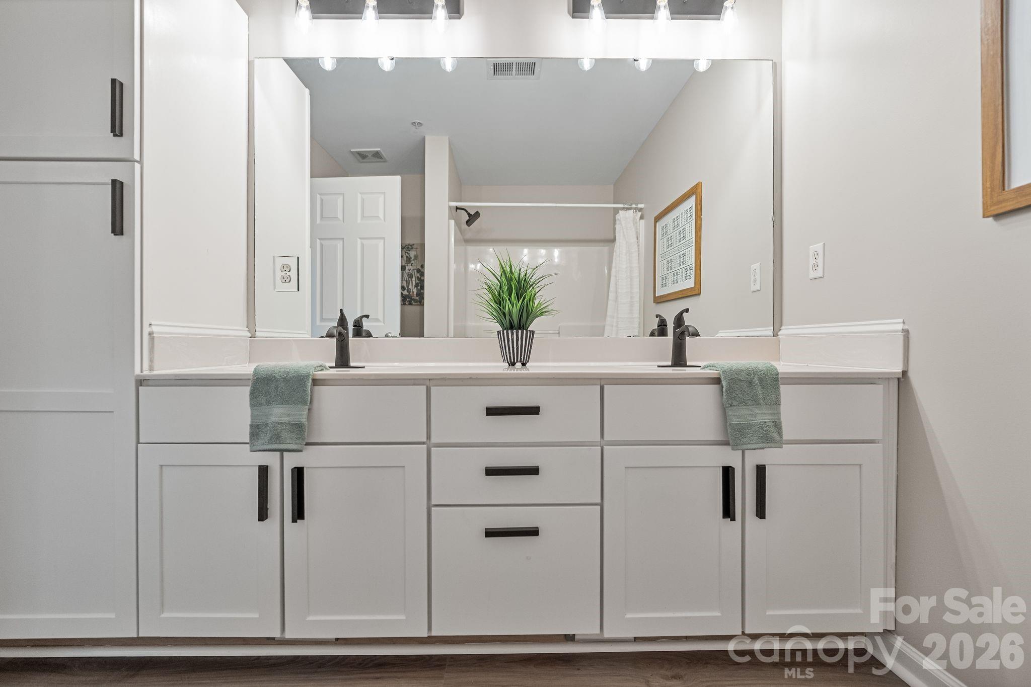 3566 Warp Street — Charlotte