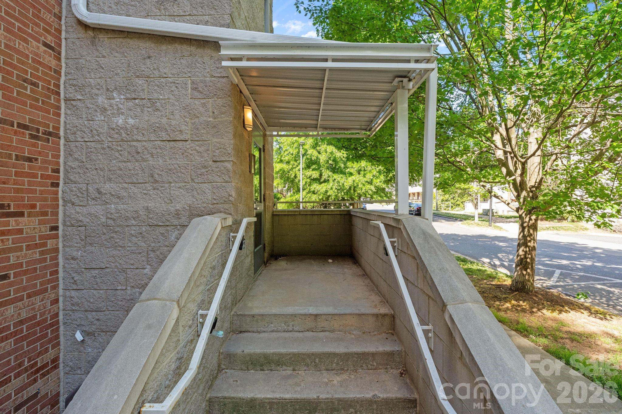 3566 Warp Street — Charlotte