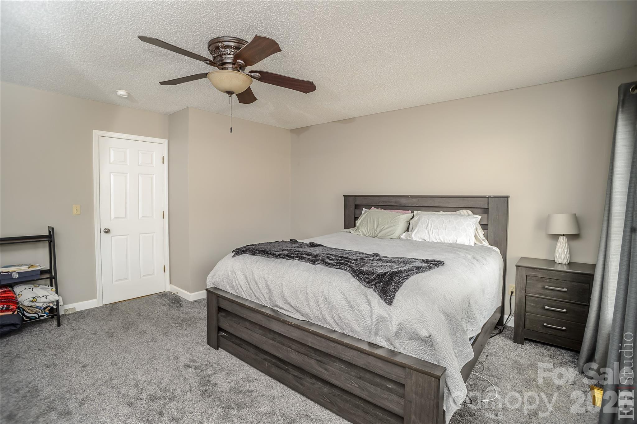 5146 Olde School Drive — Hickory
