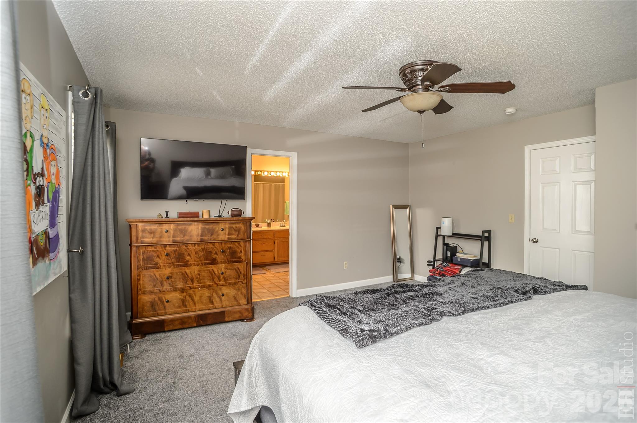 5146 Olde School Drive — Hickory
