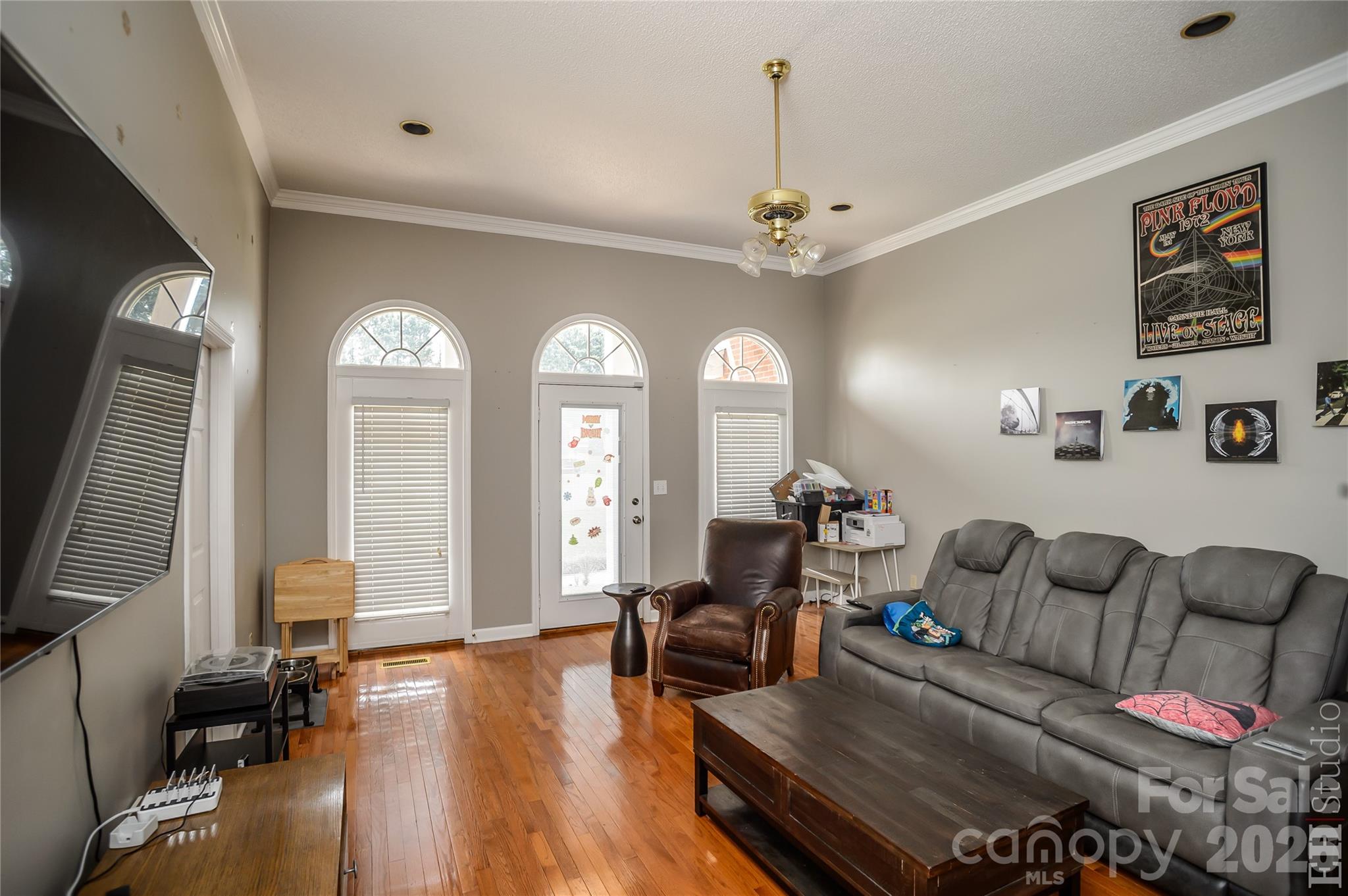 5146 Olde School Drive — Hickory