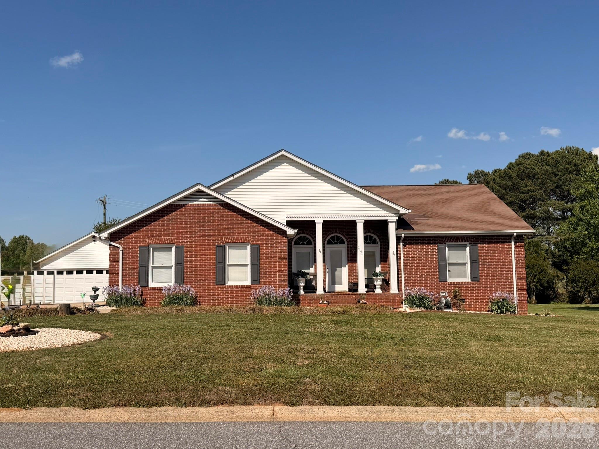 5146 Olde School Drive — Hickory