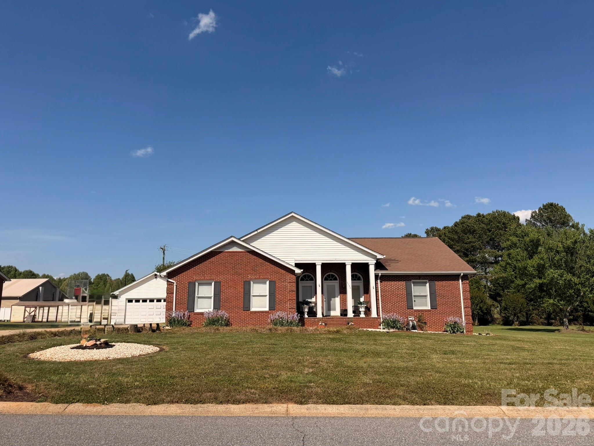 5146 Olde School Drive — Hickory