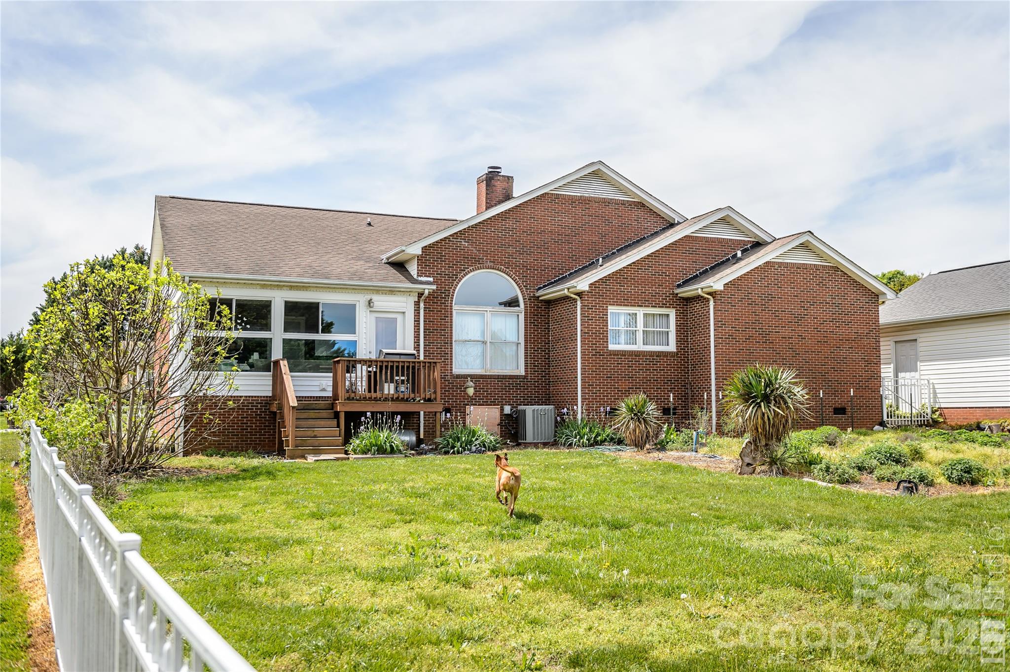 5146 Olde School Drive — Hickory