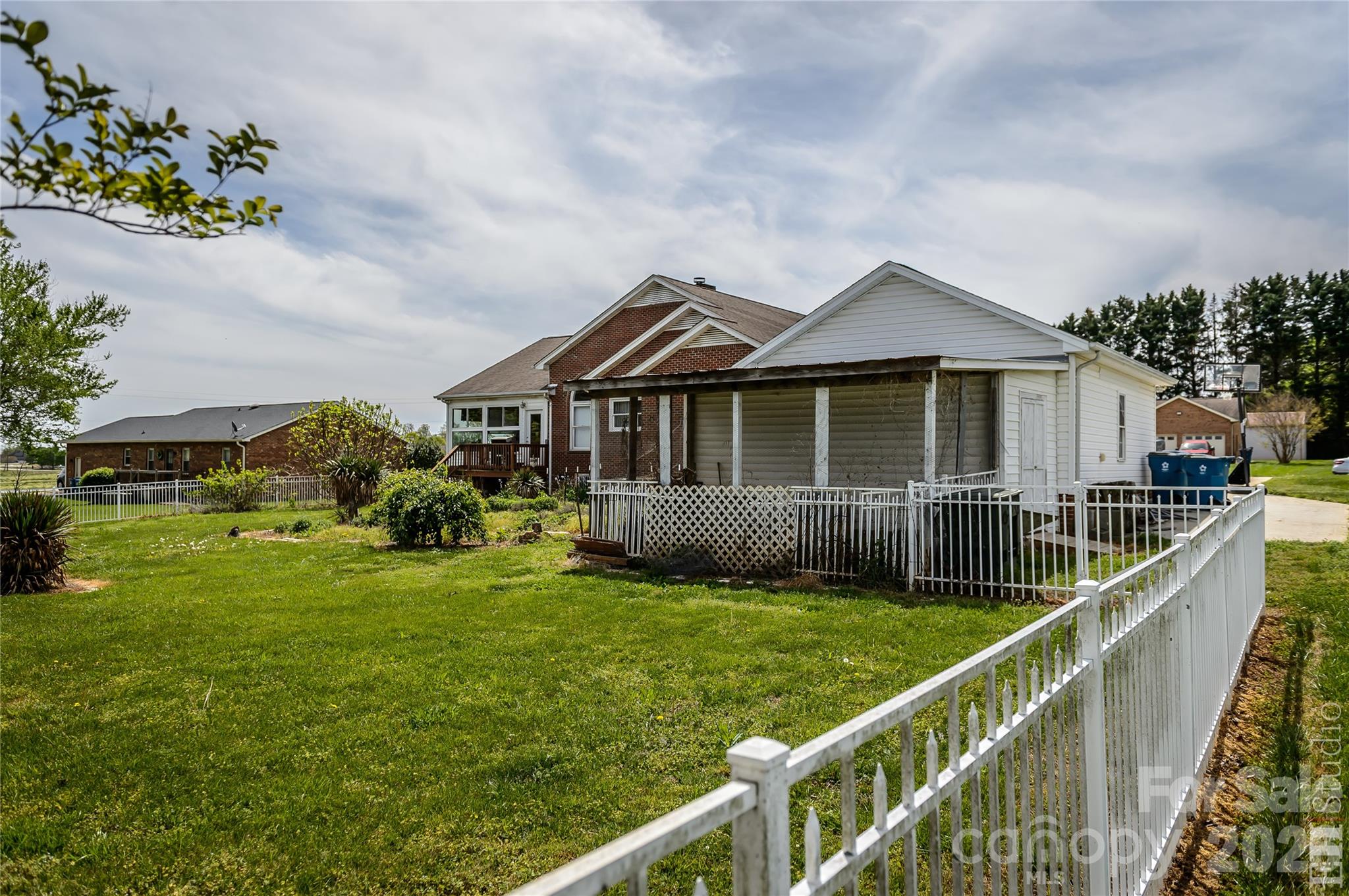 5146 Olde School Drive — Hickory