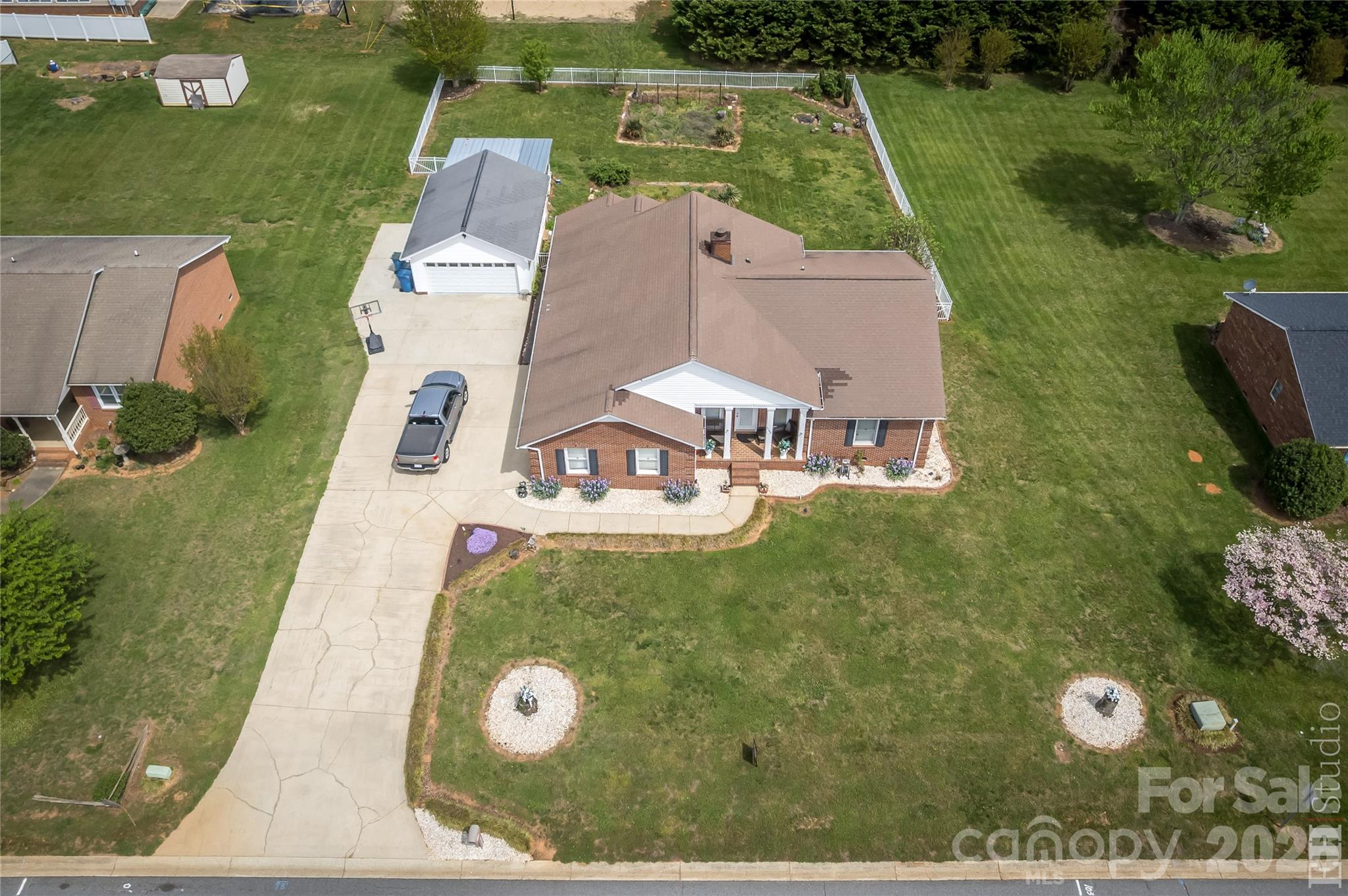 5146 Olde School Drive — Hickory