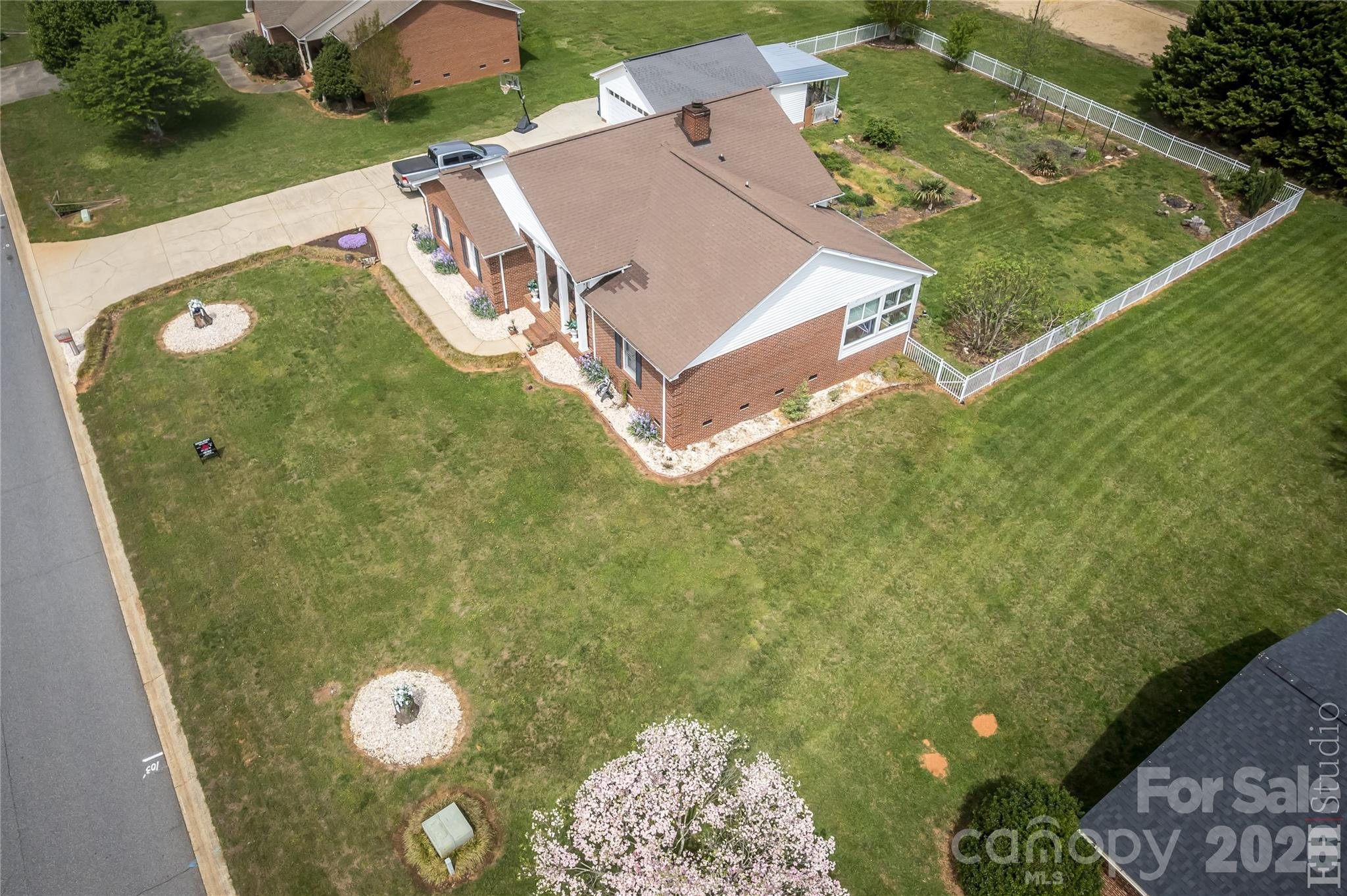 5146 Olde School Drive — Hickory
